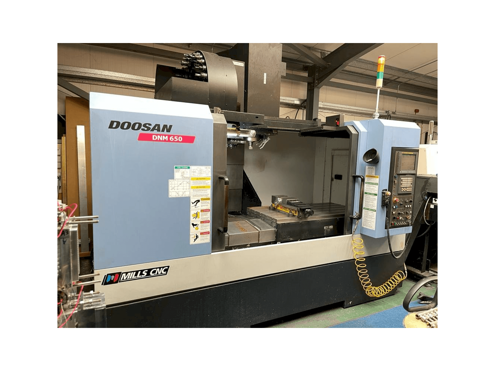 Masina Doosan DNM 650 eestvaade