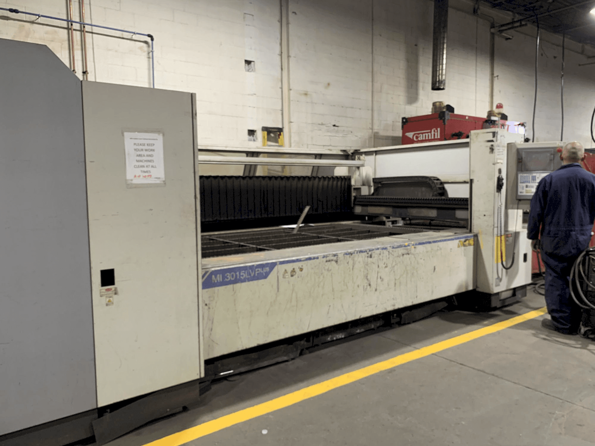 Masina Mitsubishi LV 3015 PLUS vasaku külje vaade