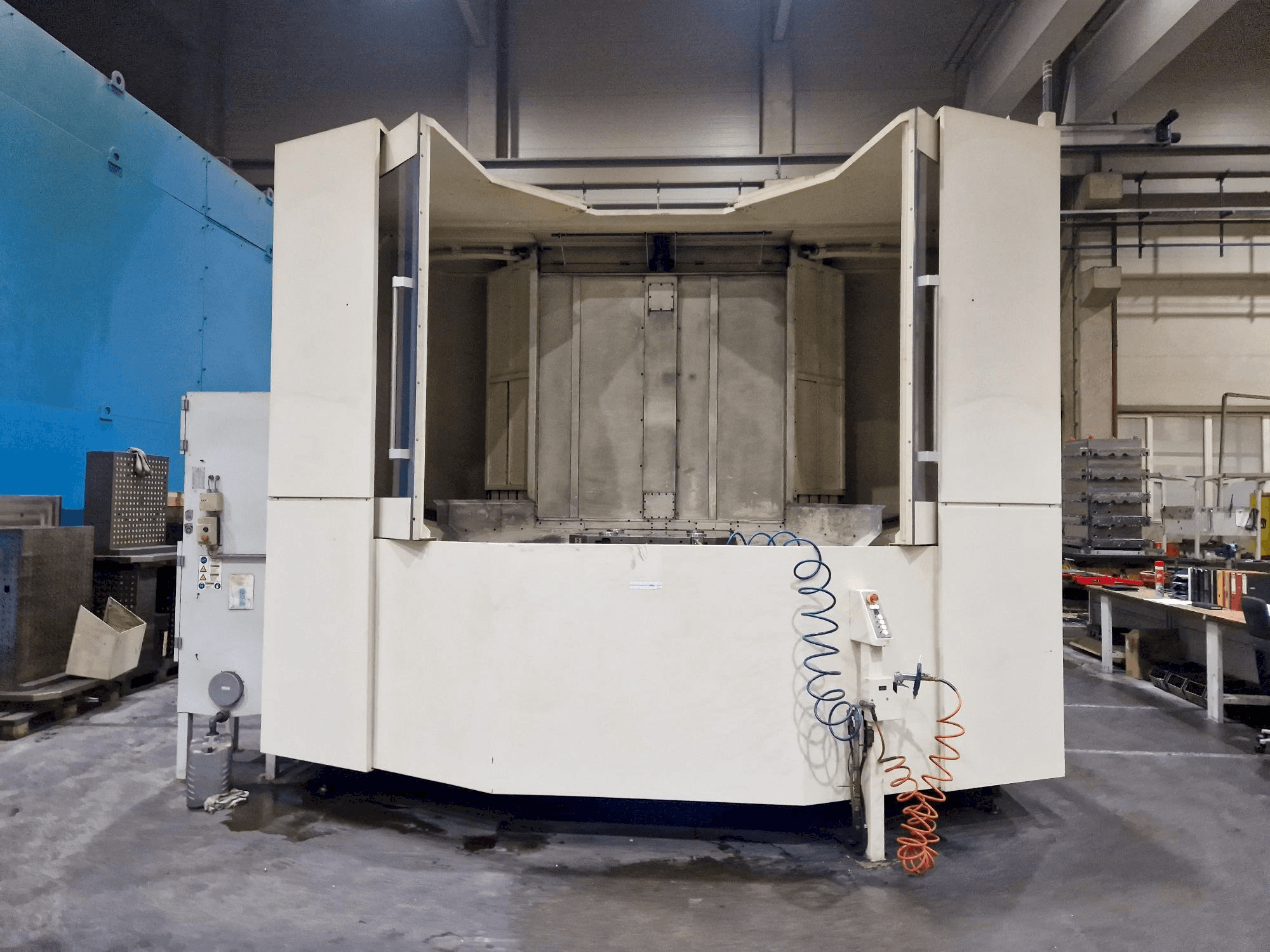 Masina Makino a120nx eestvaade