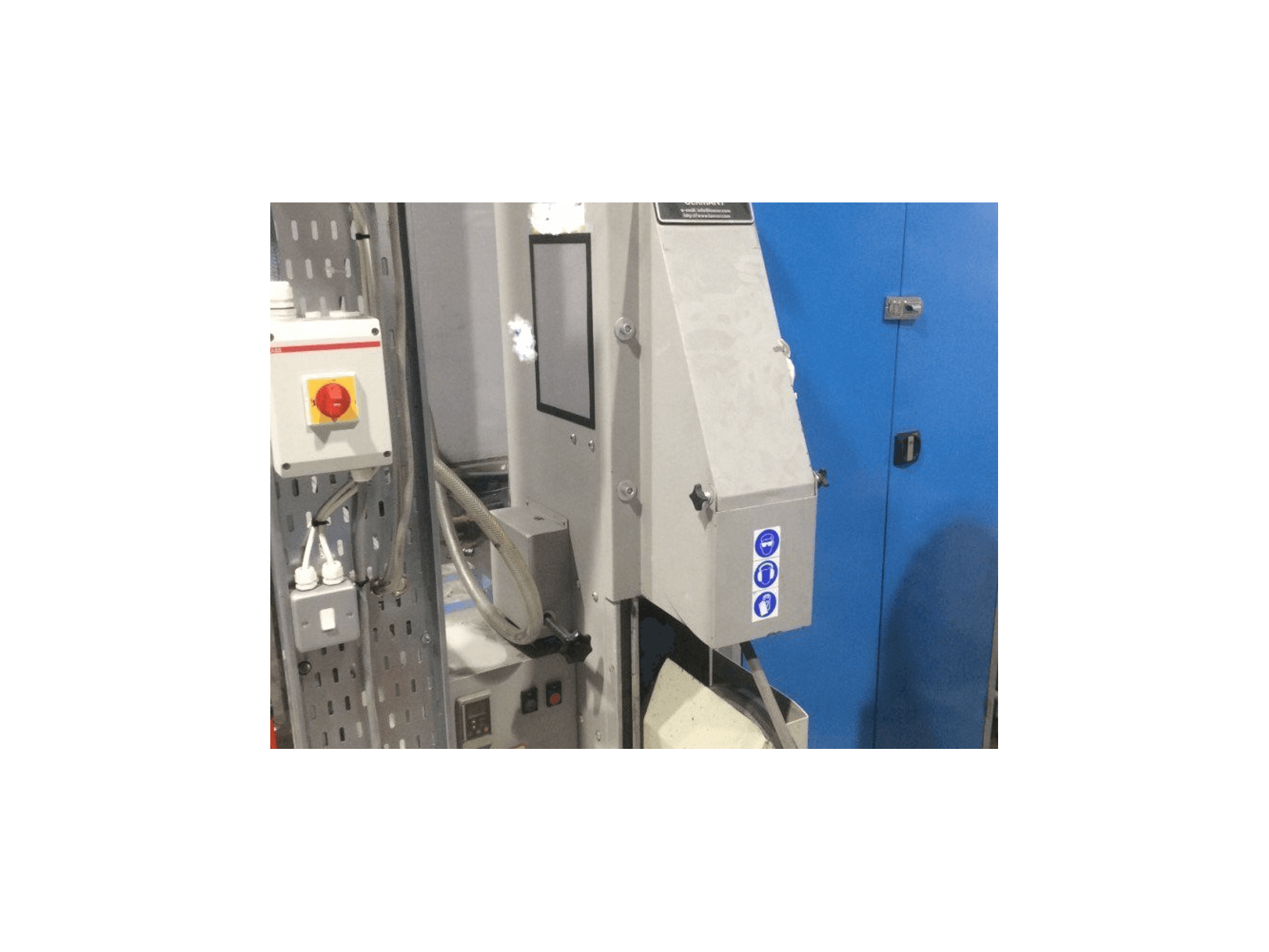 Masina Loeser KS 100 eestvaade