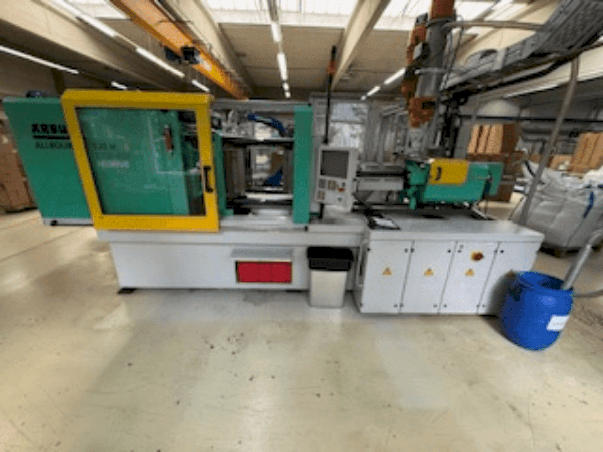 Masina Arburg Allrounder 520H eestvaade