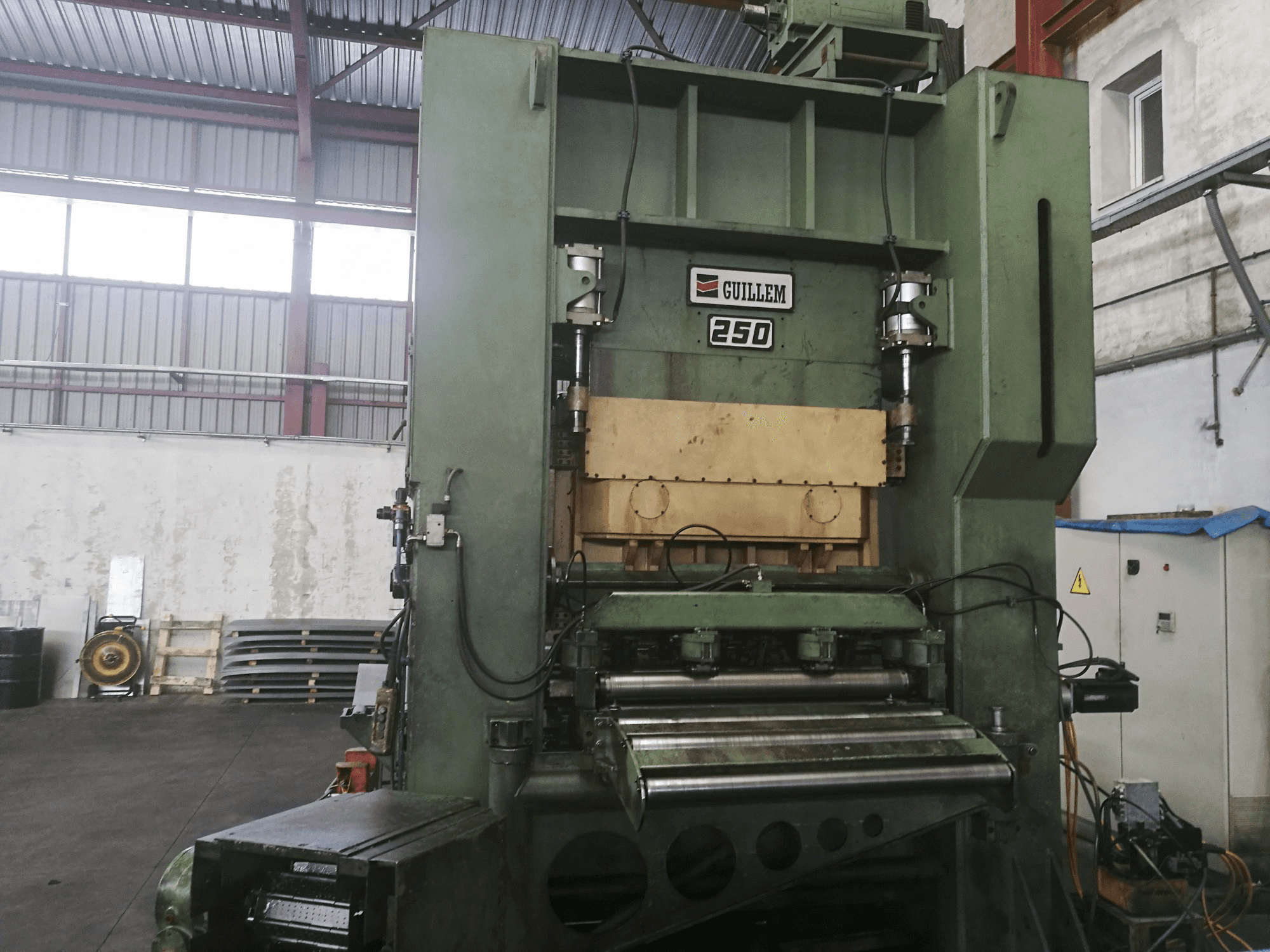 Masina GUILLEM D2.250 eestvaade