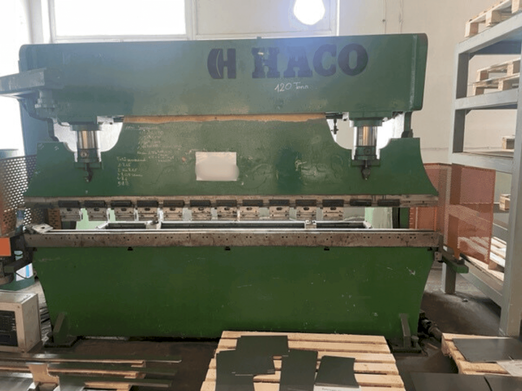 Masina HACO PPE S30135 eestvaade