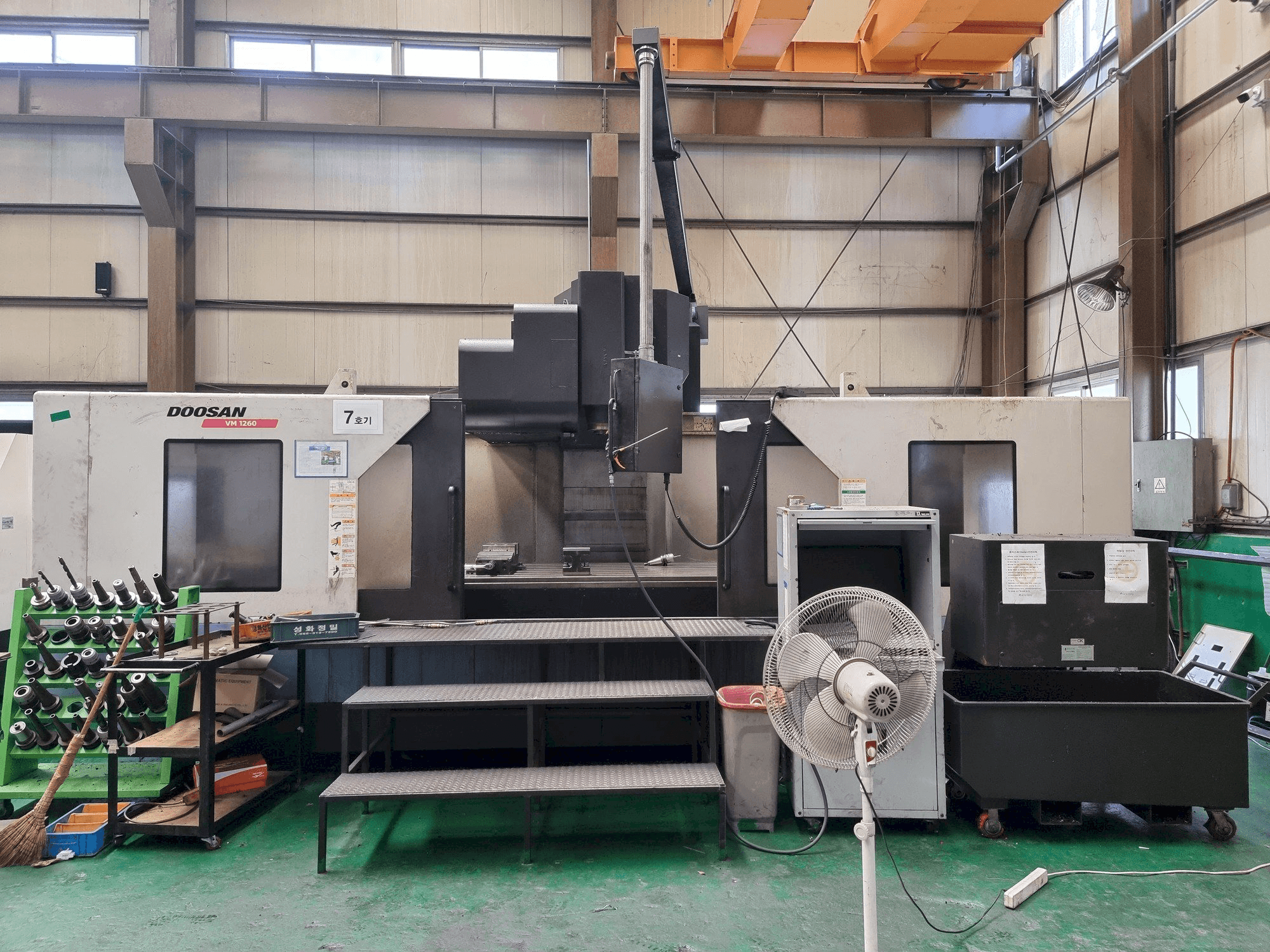 Masina Doosan VM1260 eestvaade