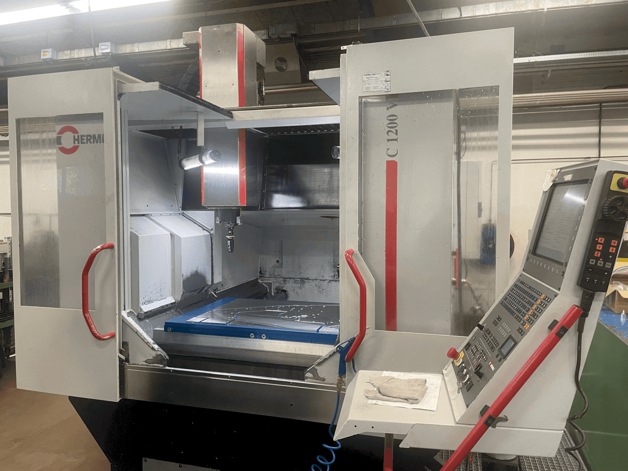 Masina HERMLE C 1200 V eestvaade