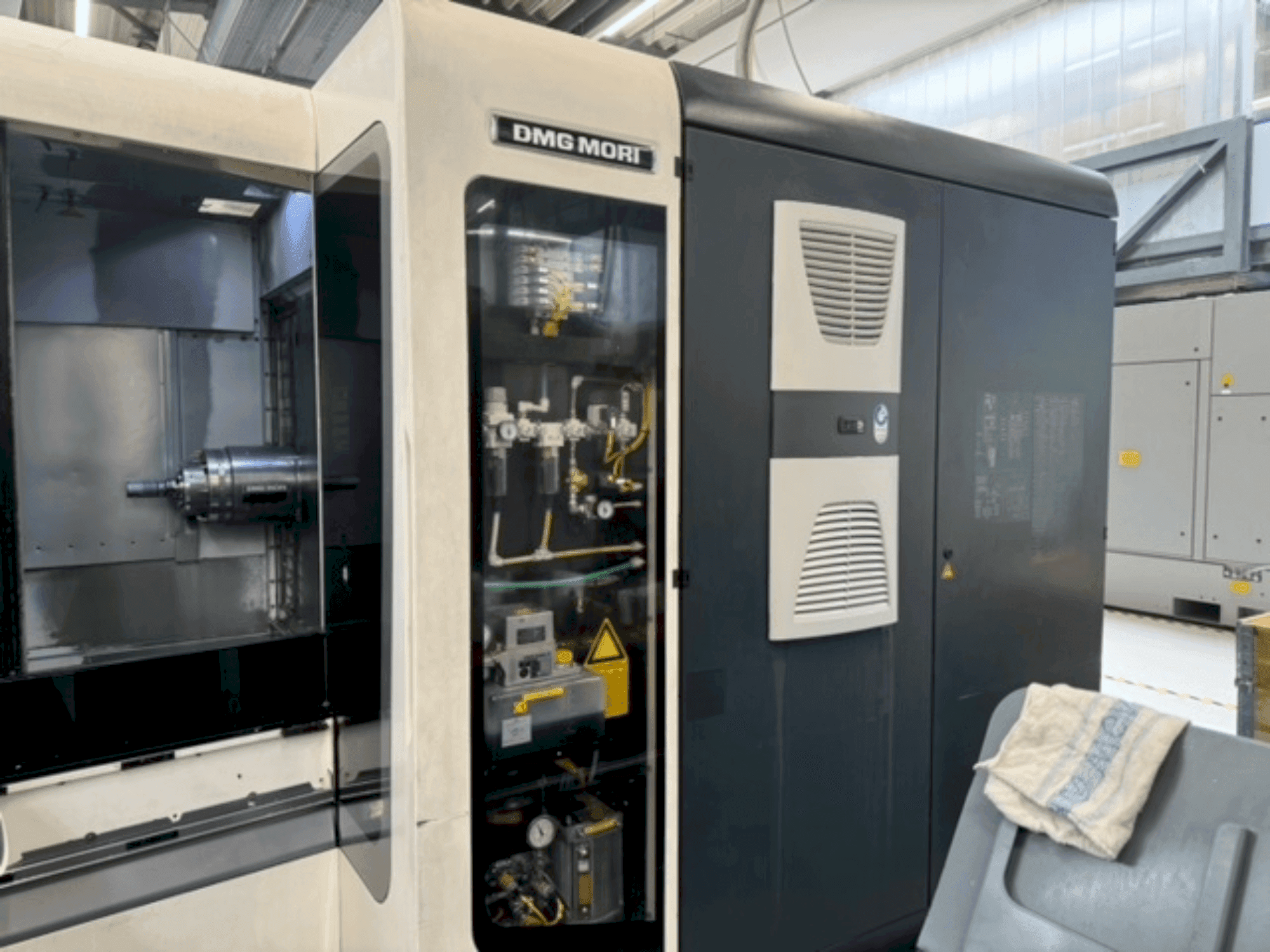 Masina DMG MORI NHX 4000 eestvaade