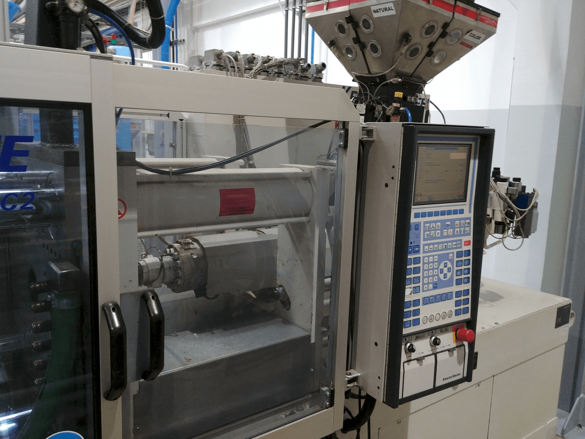 Masinavaade Krauss Maffei KM 80-220 C vasakult