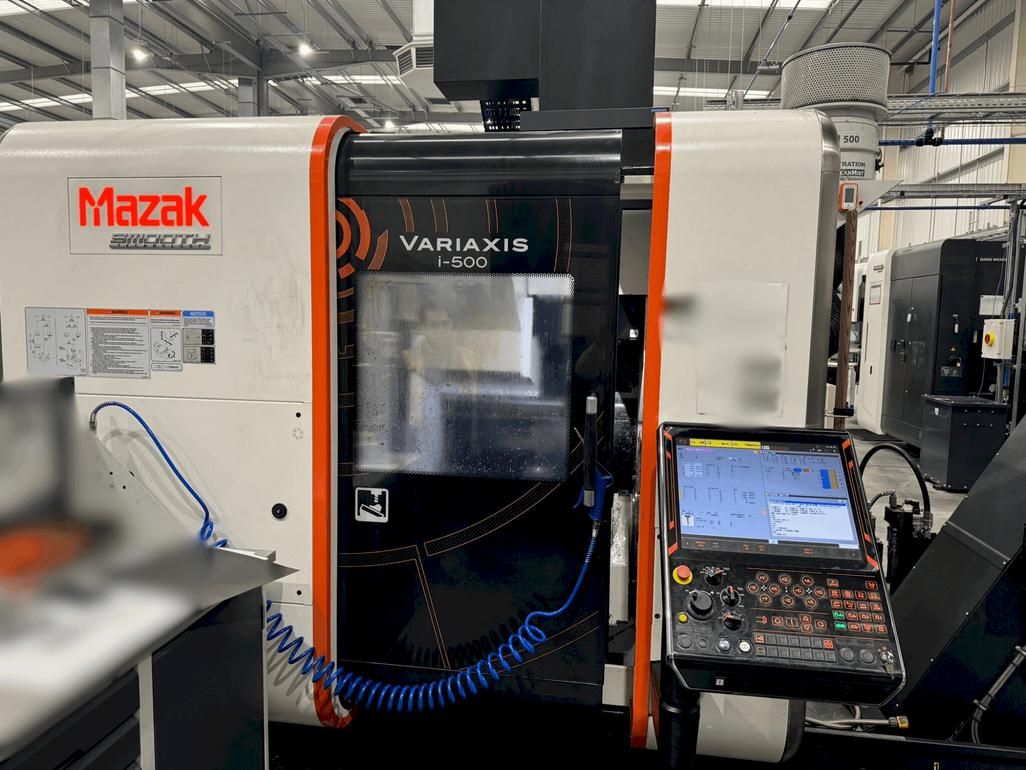 Masina Mazak Variaxis i-500 eestvaade