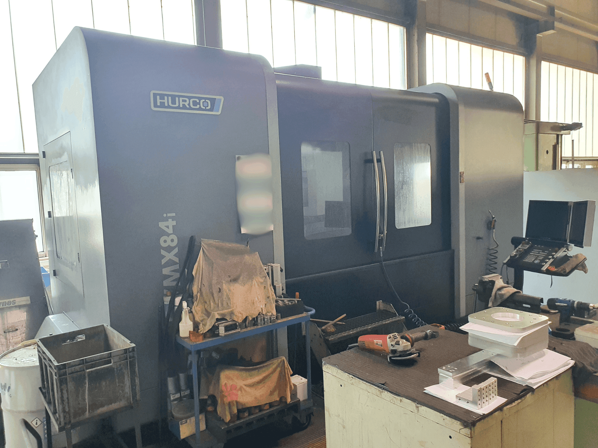 Masina Hurco VMX 84i eestvaade