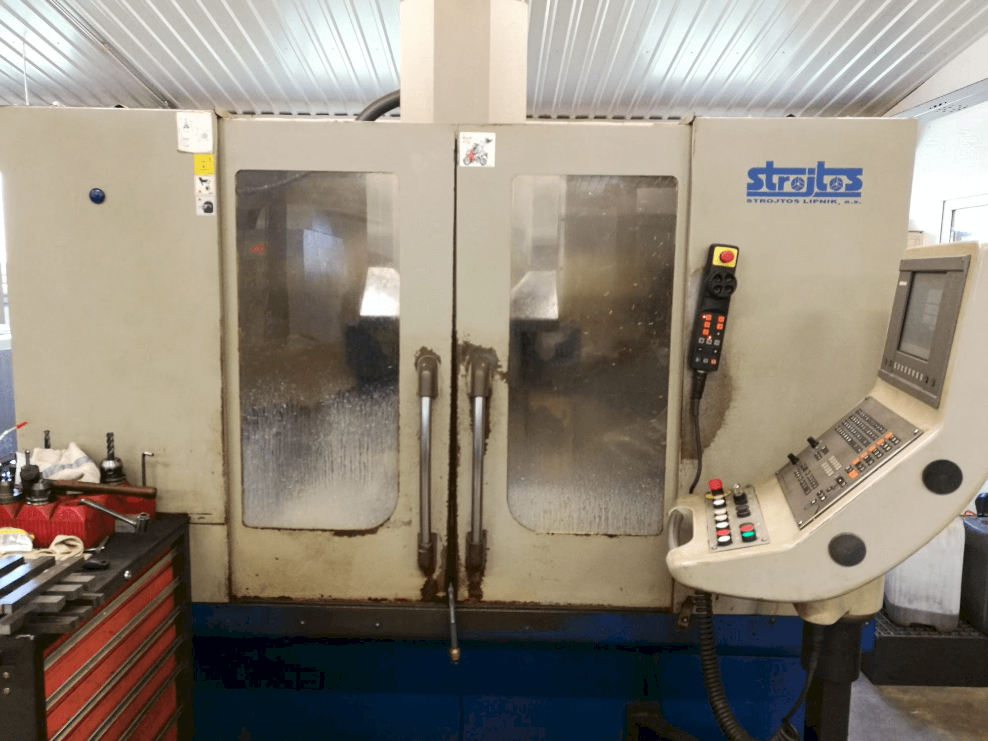 Masina Strojtos VMC 40/8 eestvaade