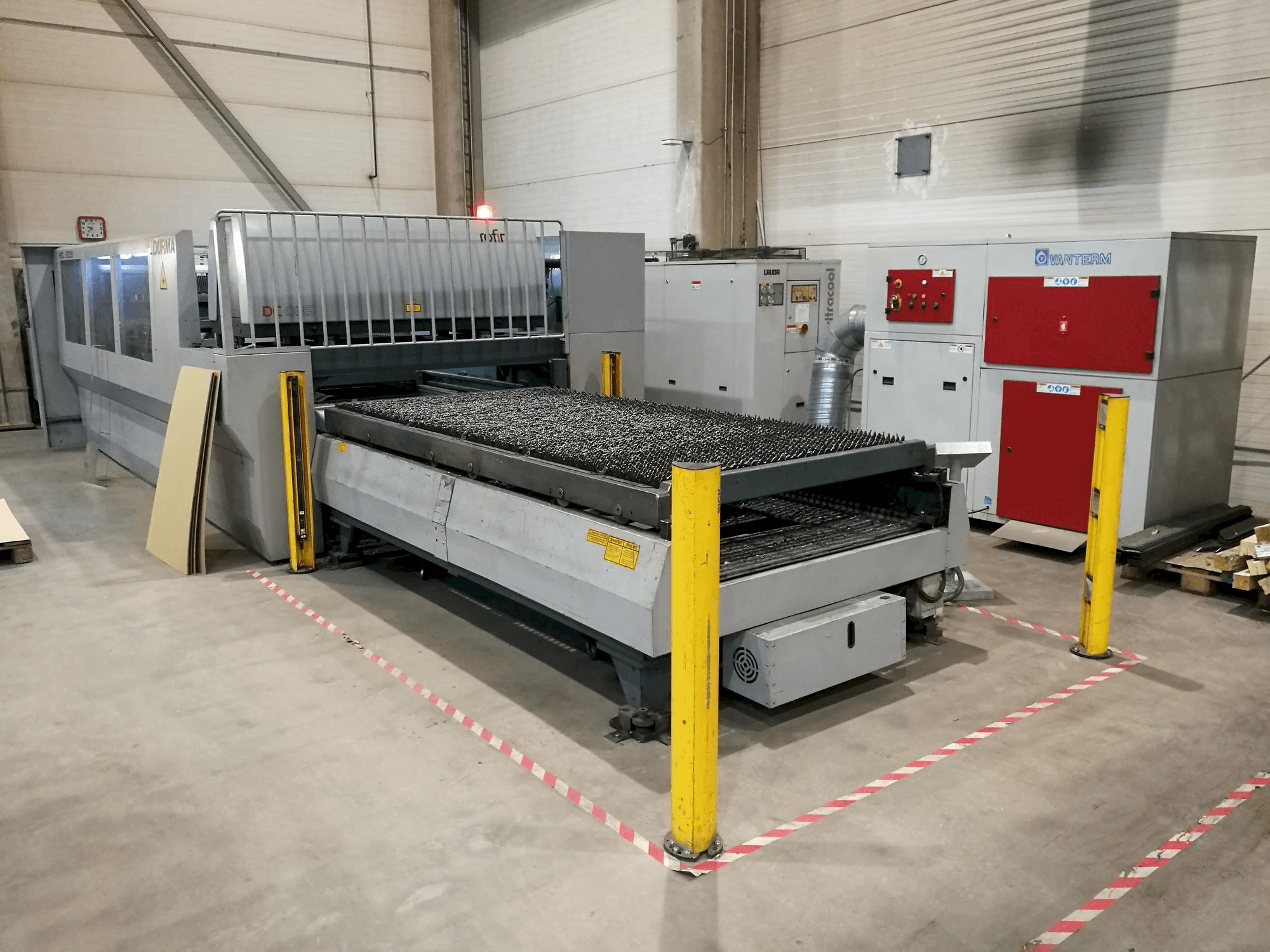 Masina Durma HDL 3015 vasaku külje vaade