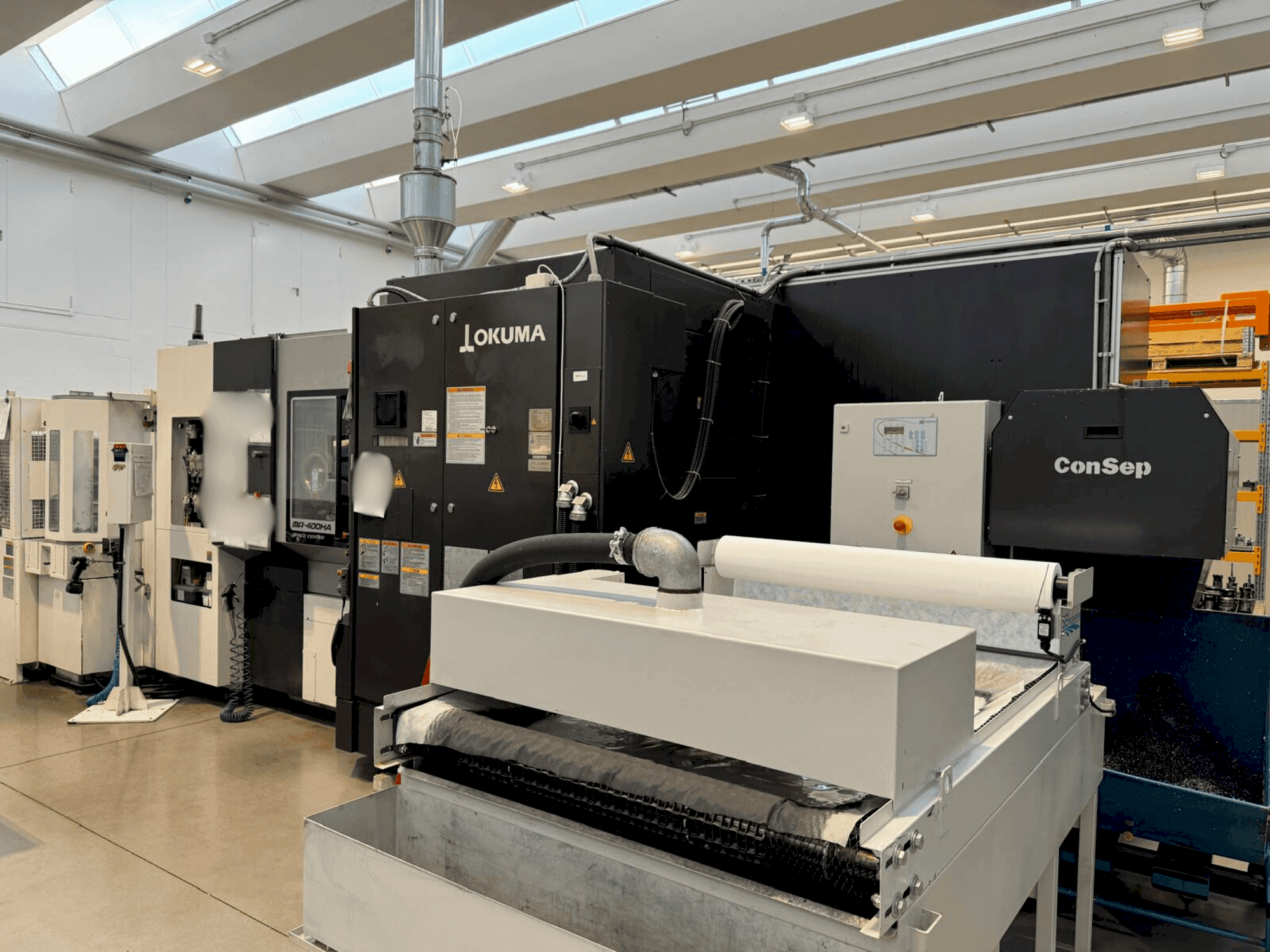 Masina Okuma MA-400HA eestvaade