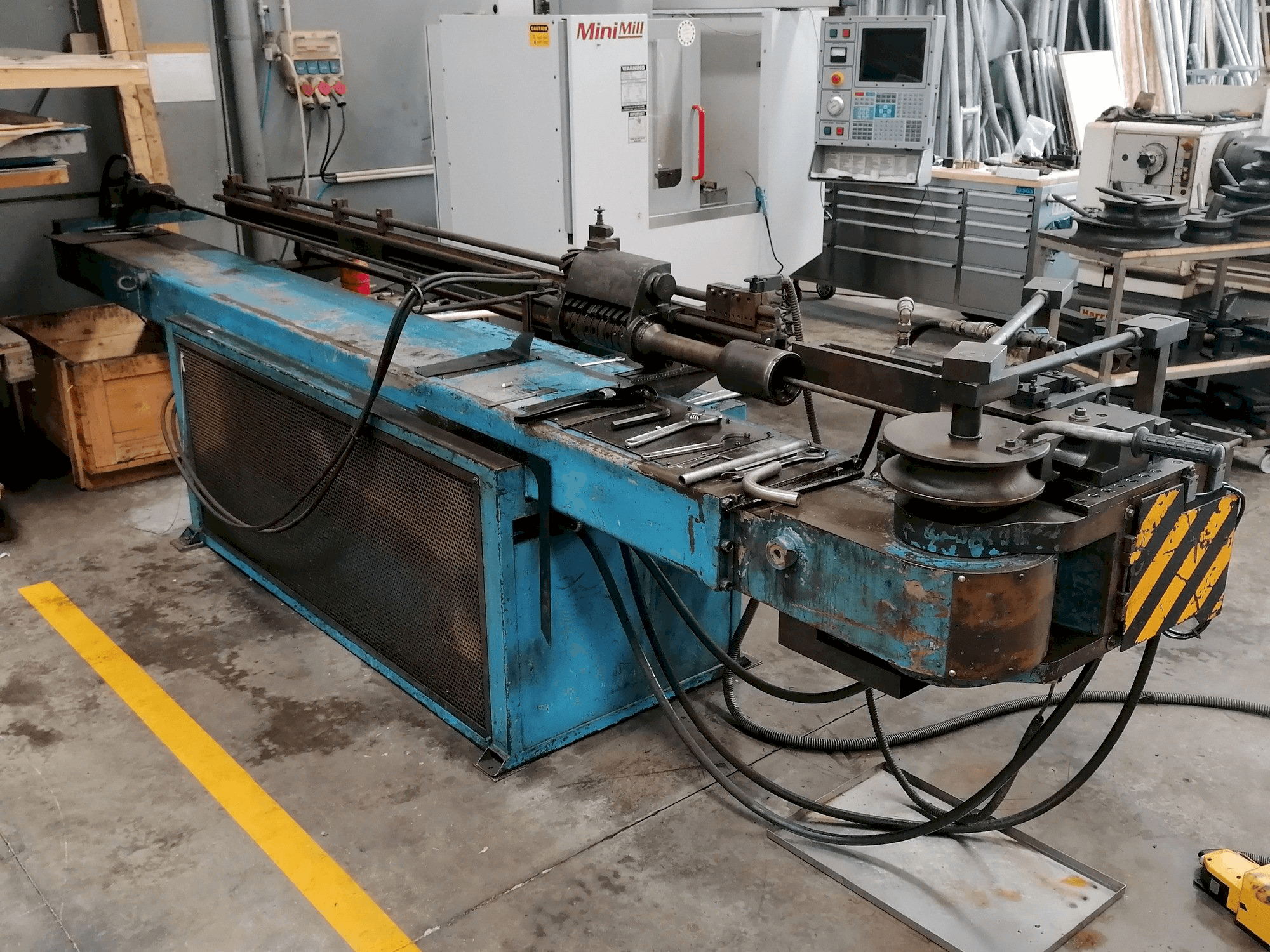 Masina Amob CH69 eestvaade