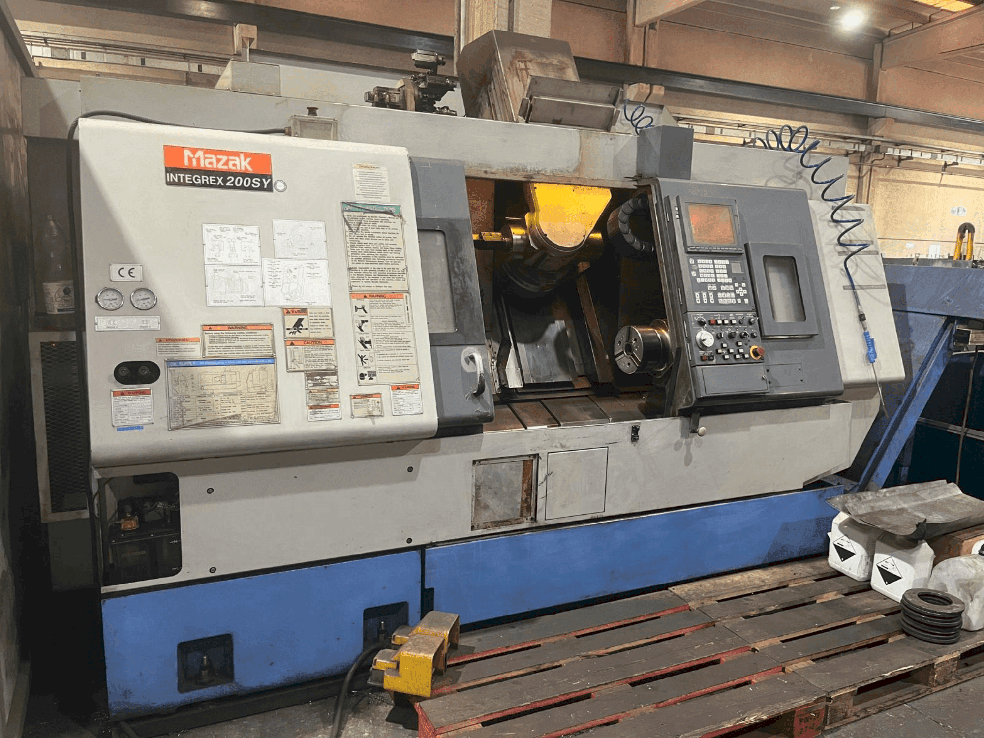 Masina Mazak INTEGREX 200 SY eestvaade