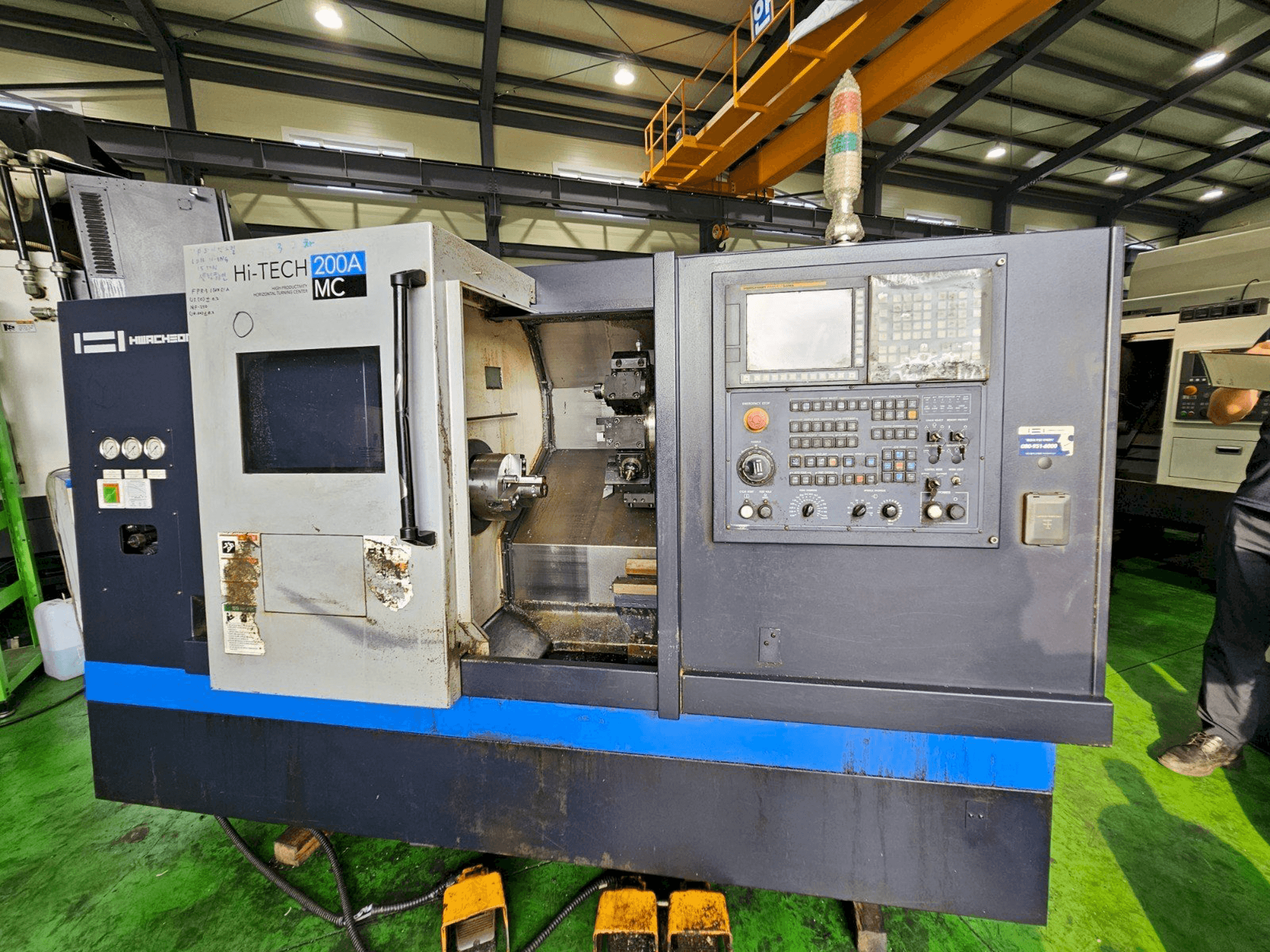 Masina HWACHEON Hi-Tech 200A MC eestvaade
