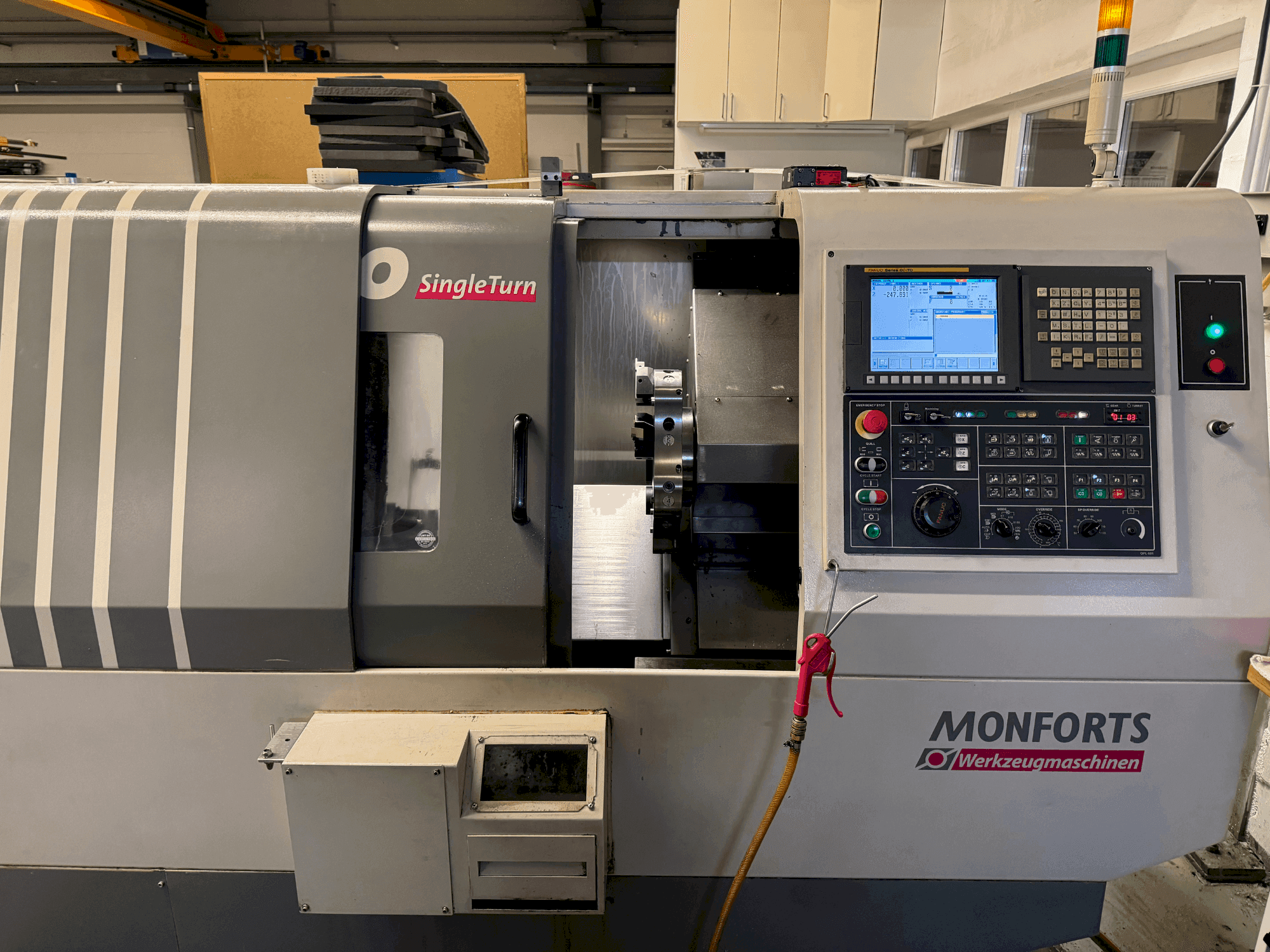 Masina Monforts TNC 300 SingleTurn eestvaade