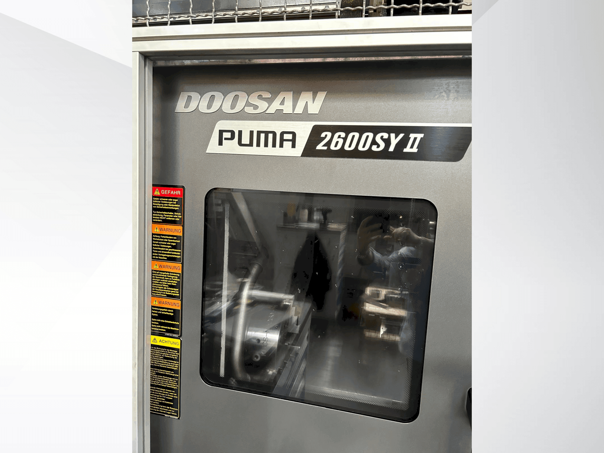 Masina DOOSAN Puma 2600 SY II eestvaade