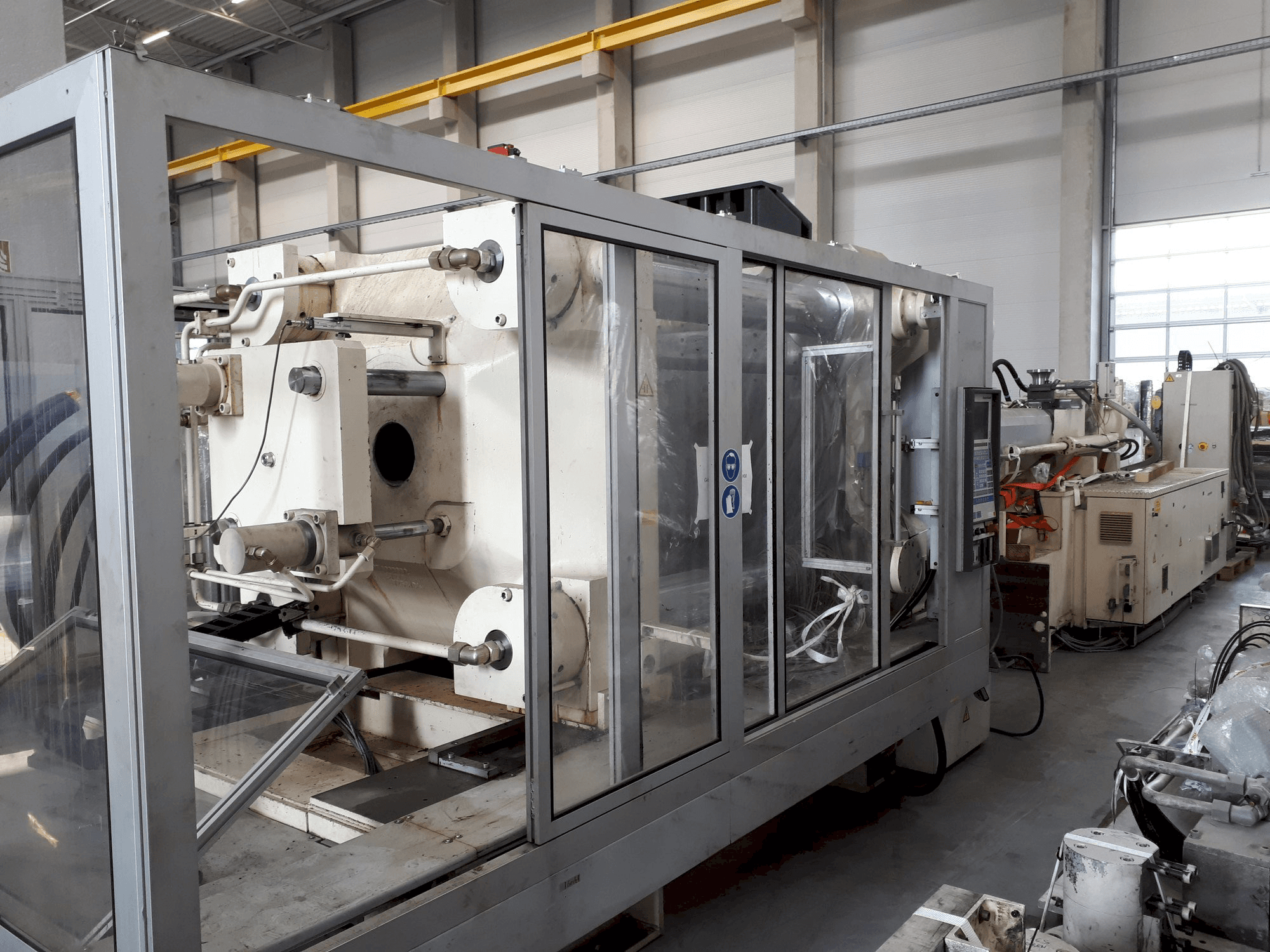 Masina Krauss Maffei 650-2700 C1 eestvaade