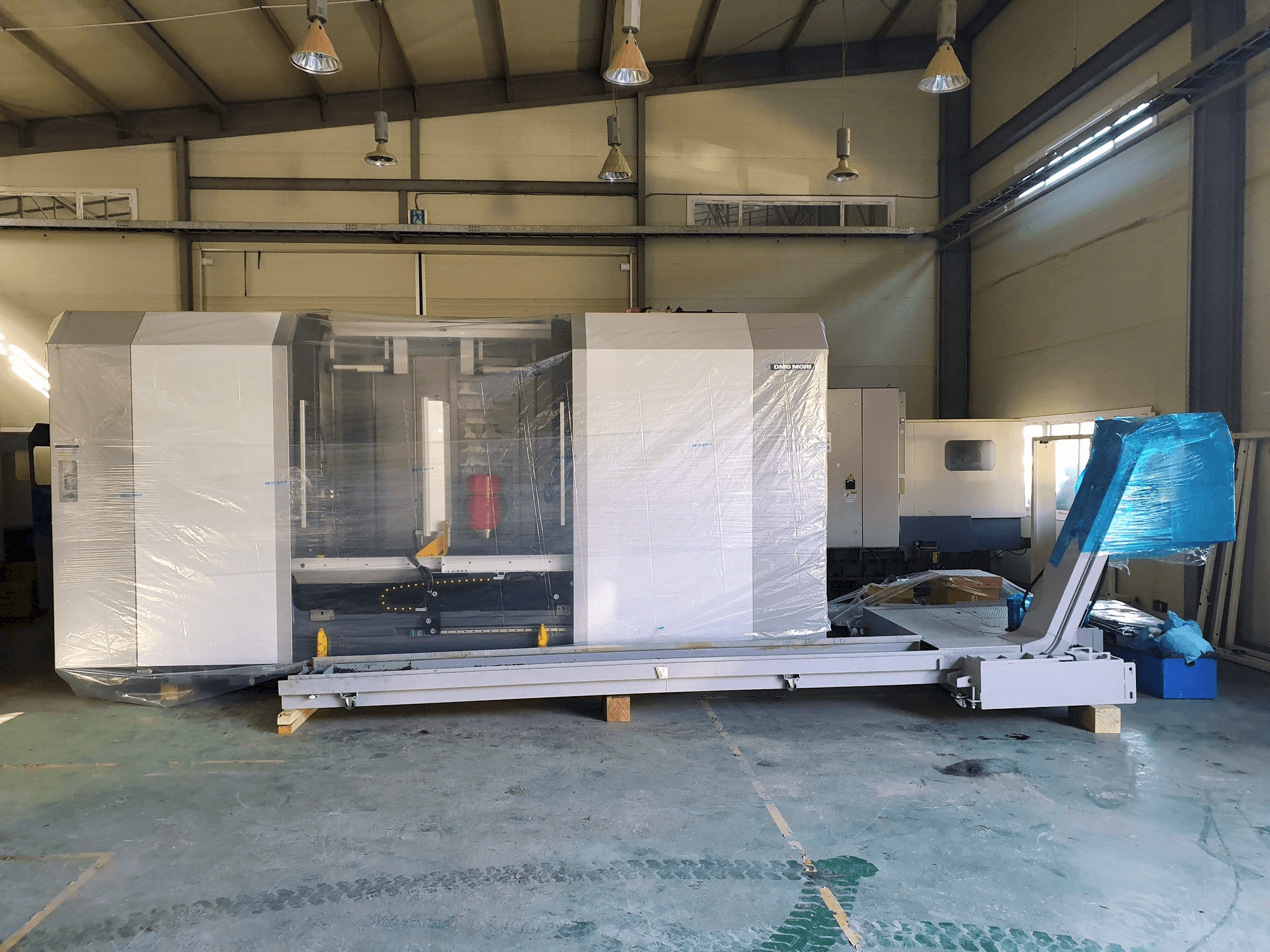 Masina DMG MORI NT4300DCG/1500 eestvaade