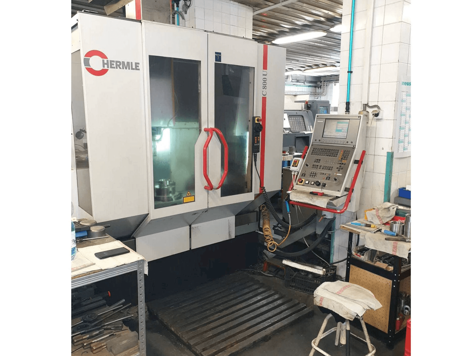 Masina HERMLE C800 U eestvaade