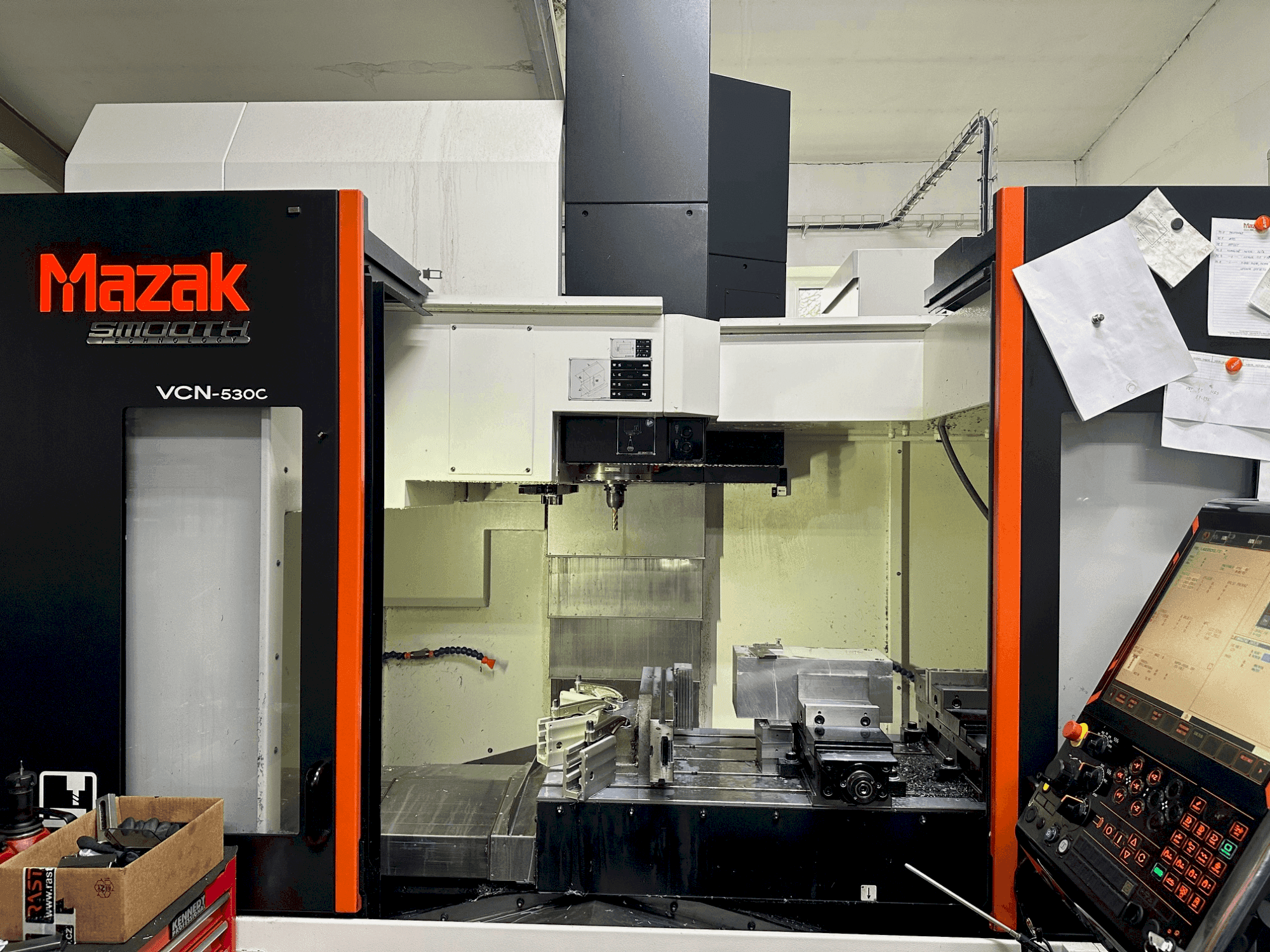 Masina Mazak VCN-530C eestvaade