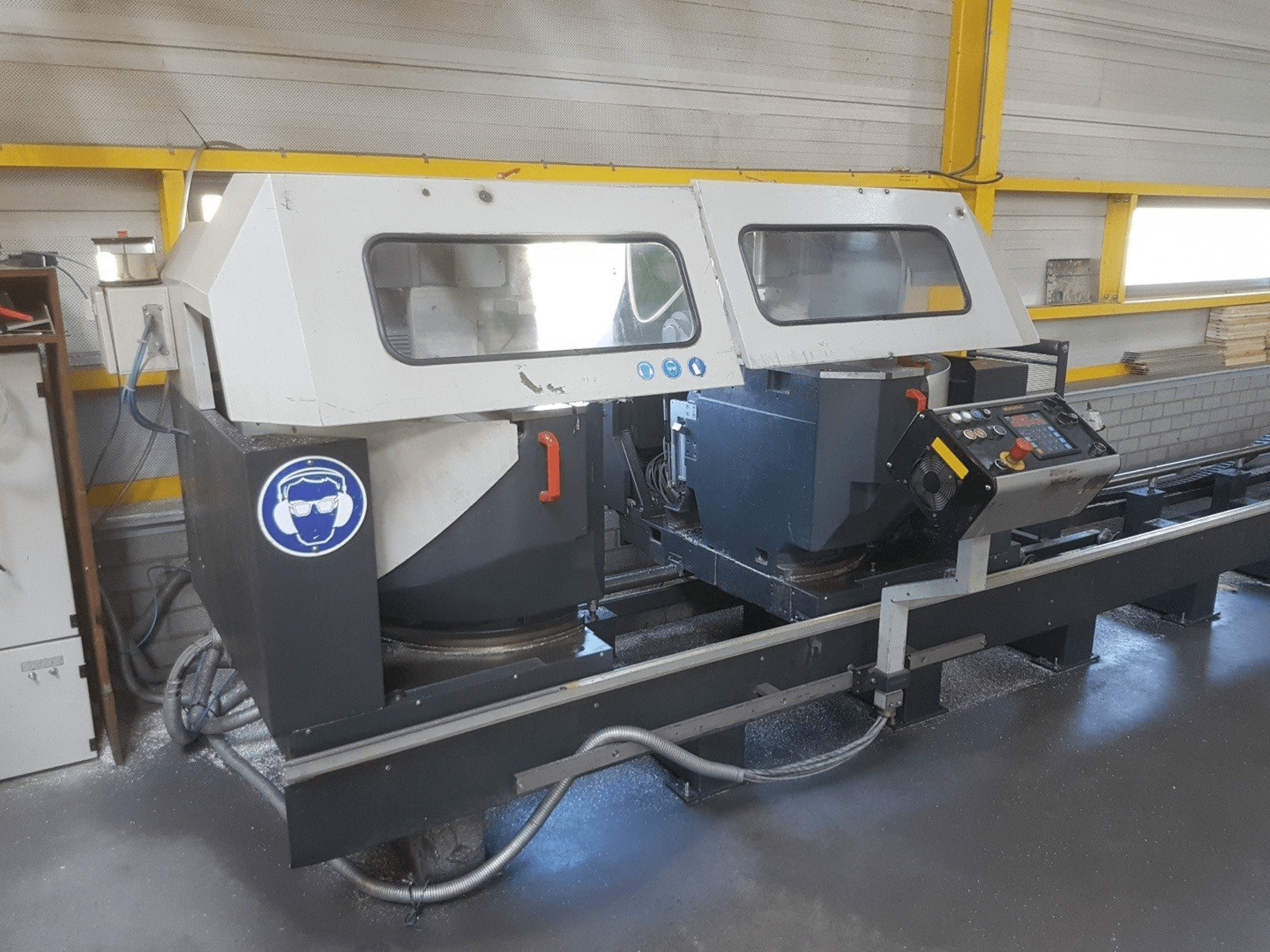 Masina Elumatec DG 244 eestvaade