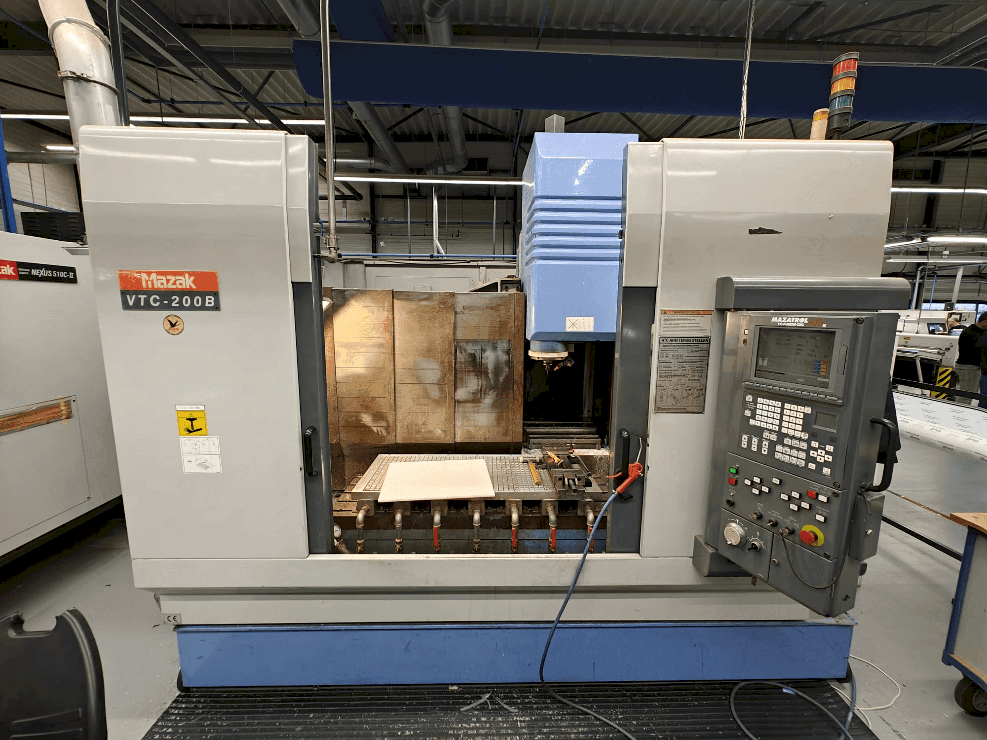 Masina Mazak VTC-200B eestvaade