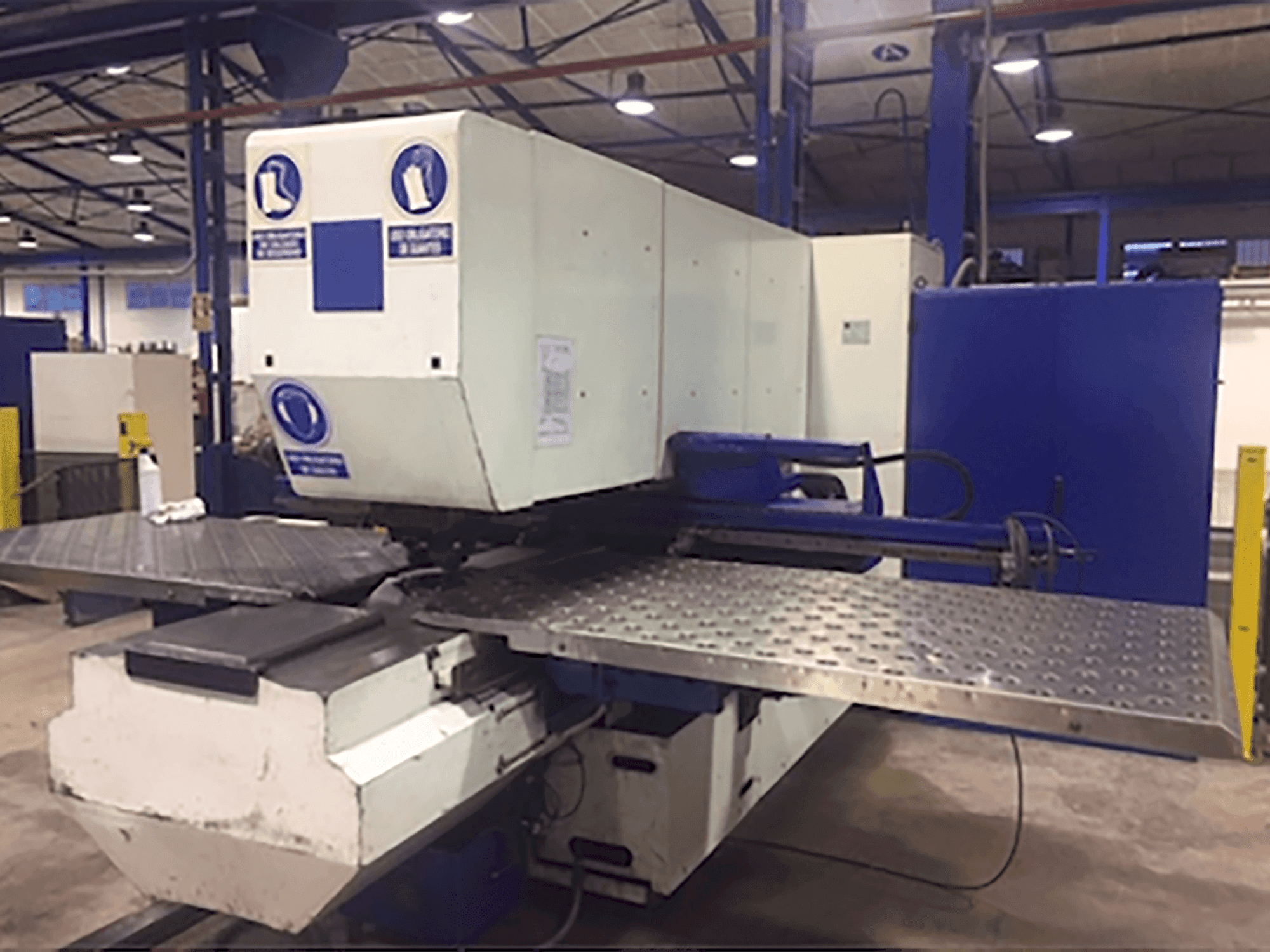 Masina Trumpf Trumatic 240R eestvaade