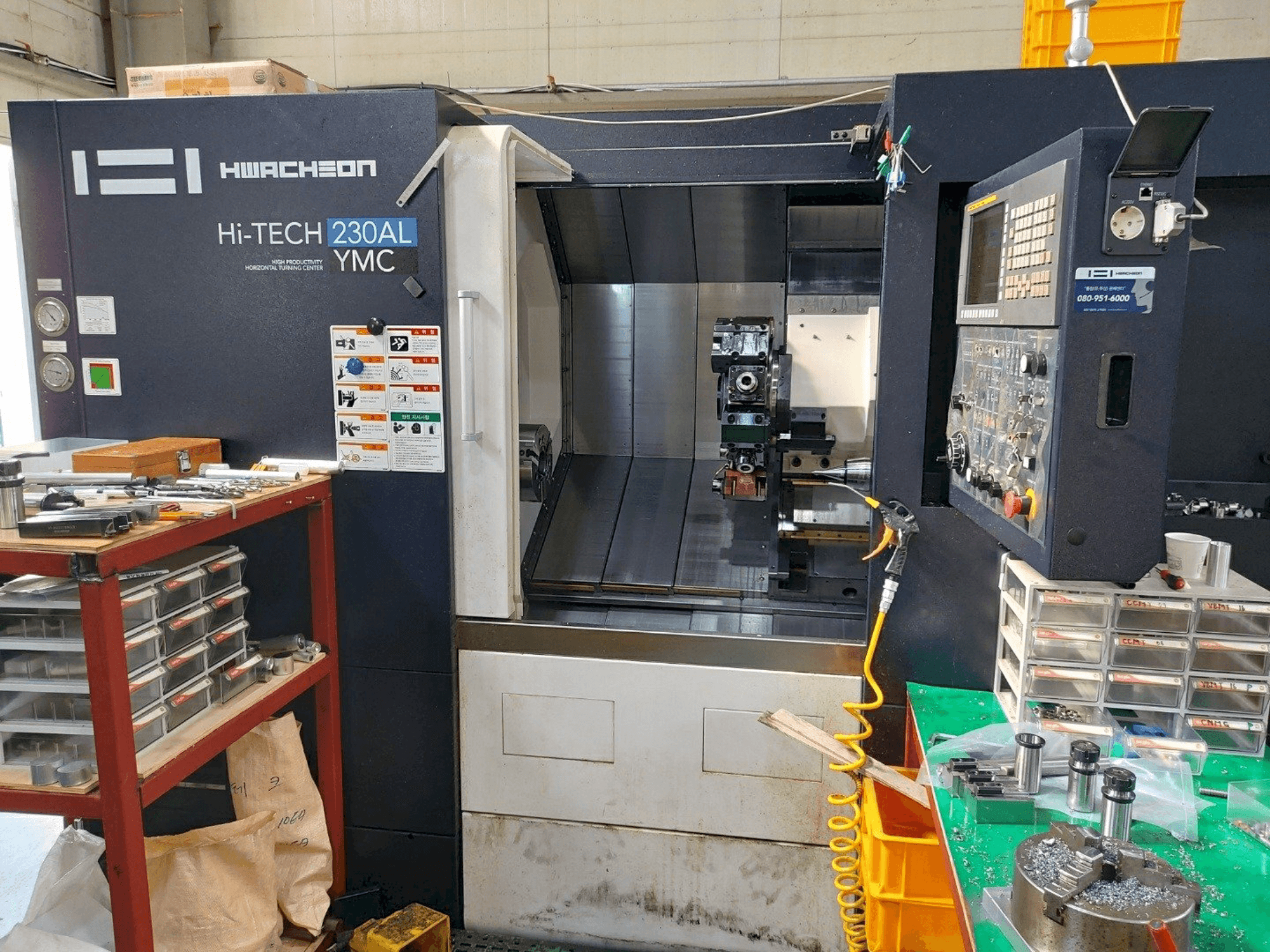 Masina HWACHEON Hi-TECH 230AL YMC eestvaade
