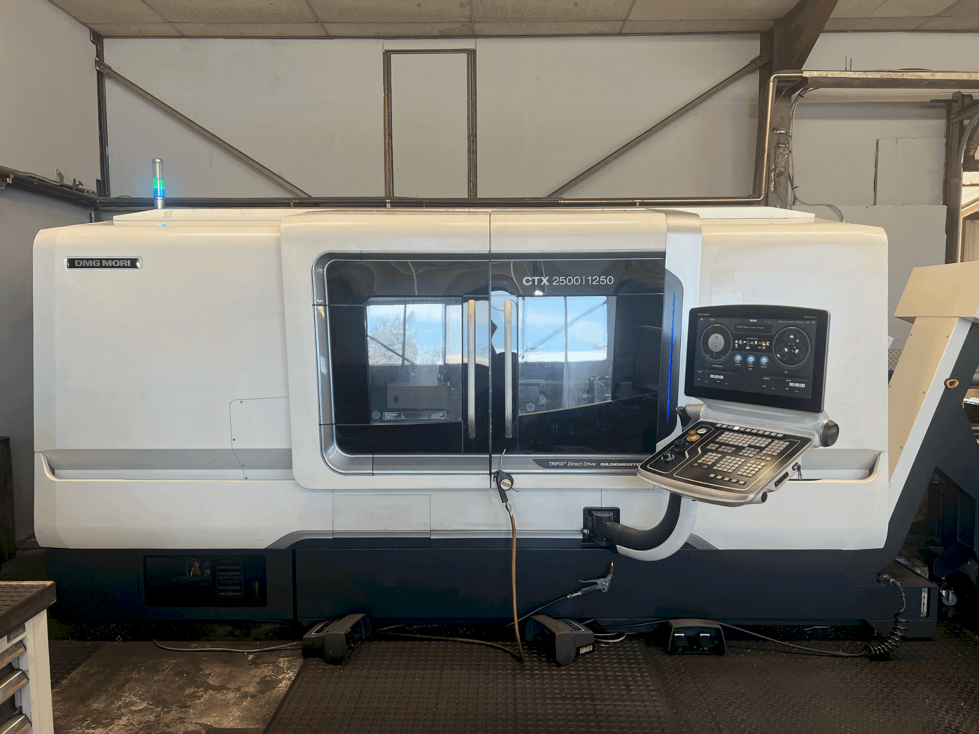 Masina DMG MORI CTX 2500/1250 eestvaade