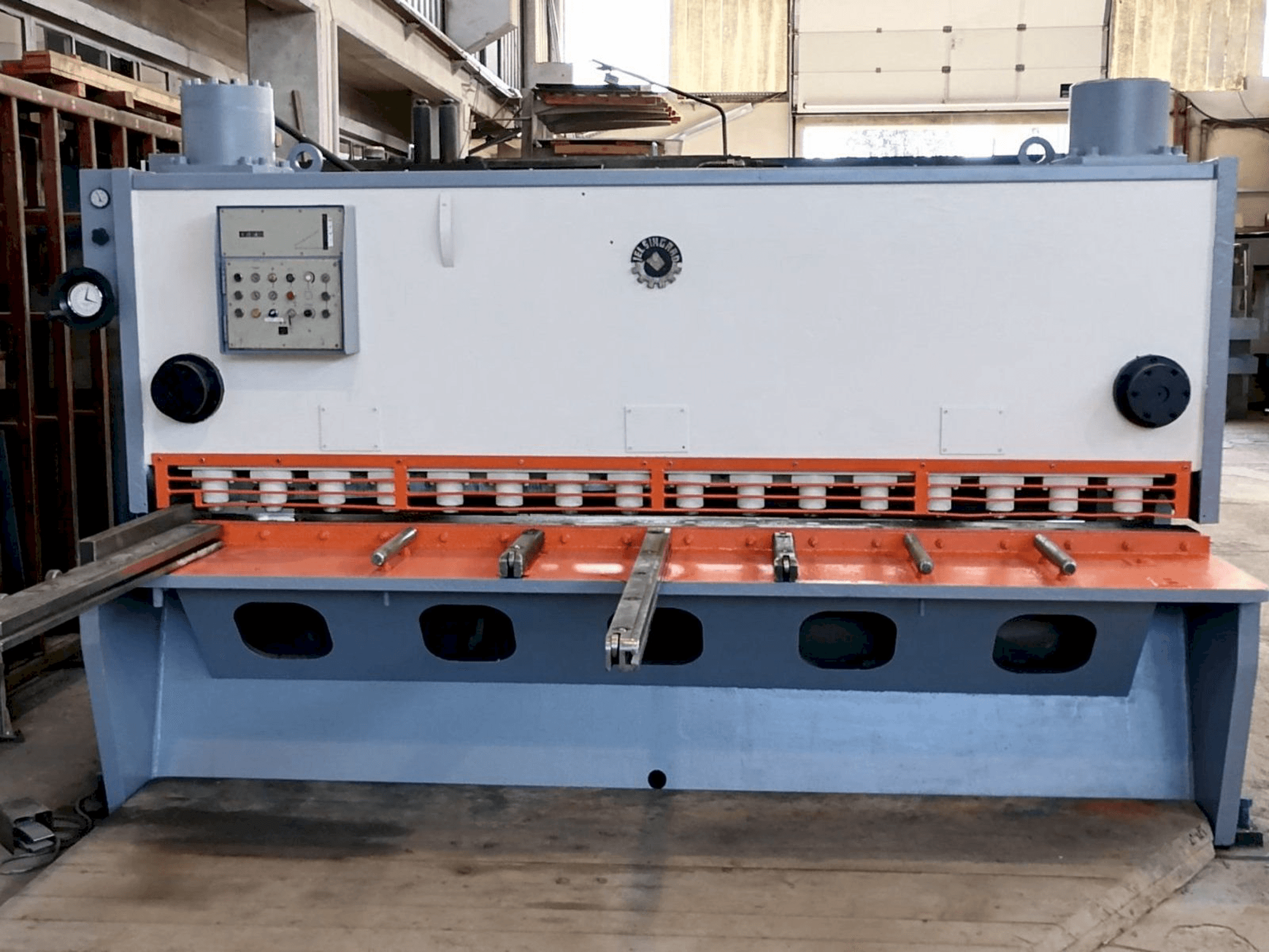 Masina Jelšingrad MVCS 3100/13 eestvaade