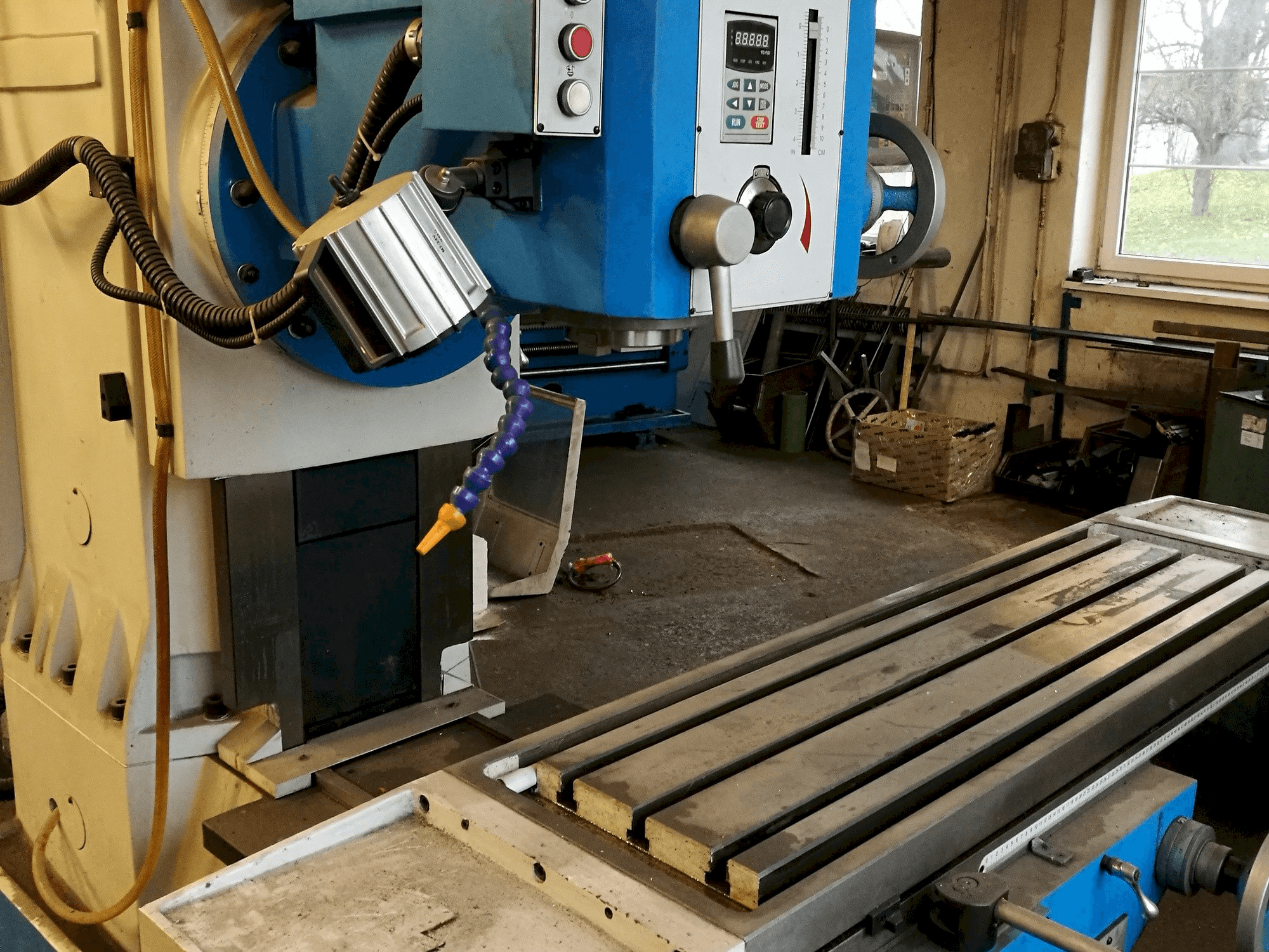 Masina KNUTH KB 1400 eestvaade