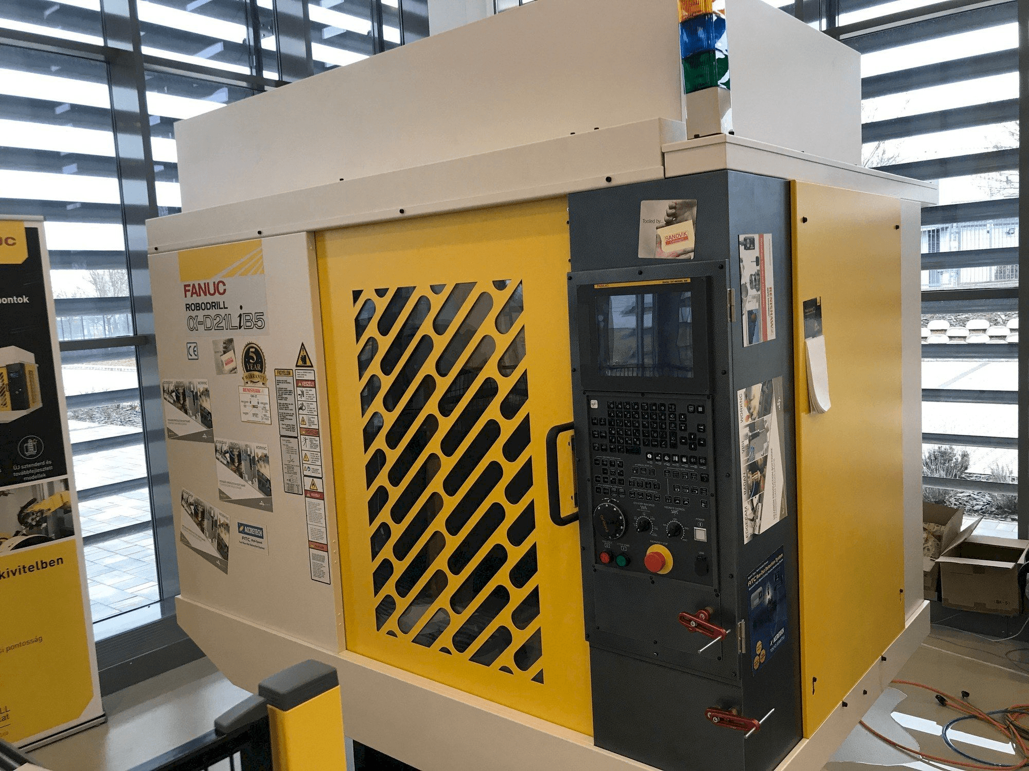 Masina FANUC Robodrill Alpha D21LIB5 eestvaade