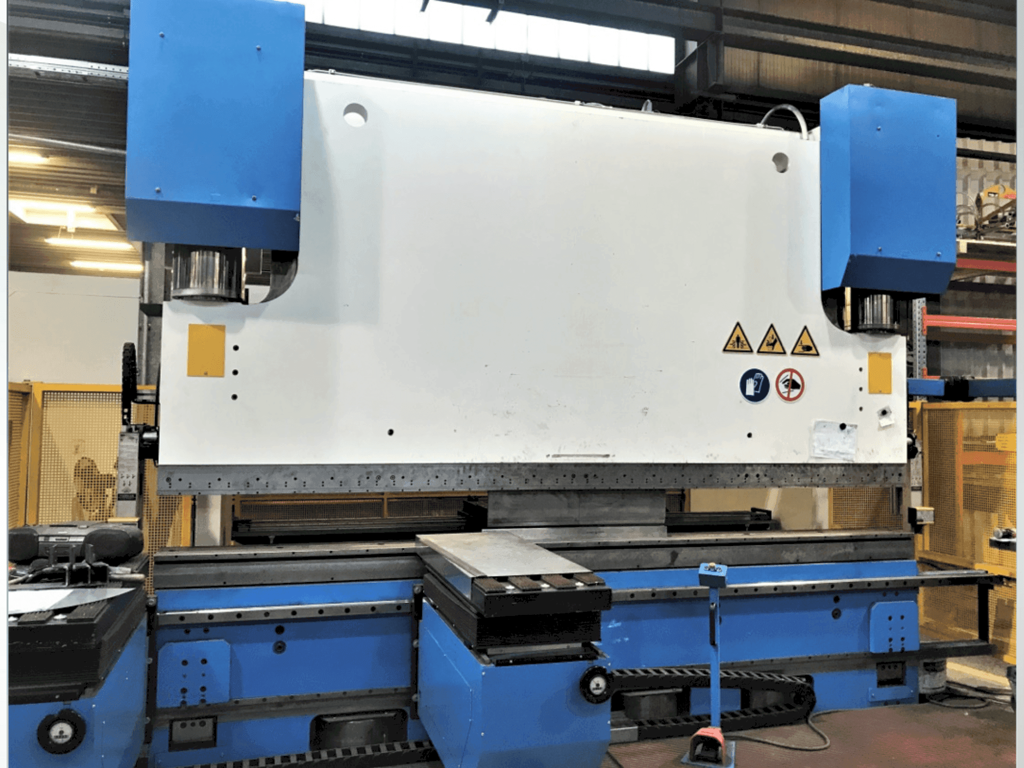 Masina Bystronic Beyeler PR 500x1400 eestvaade