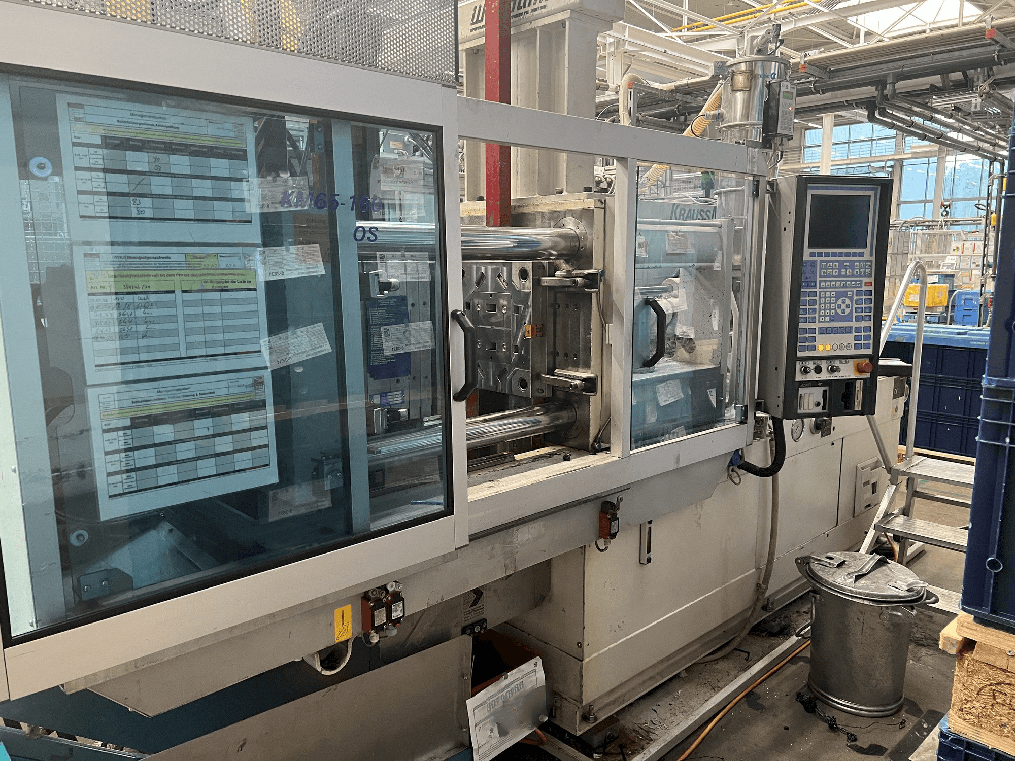 Masina Krauss Maffei KM 65-160 C2 eestvaade