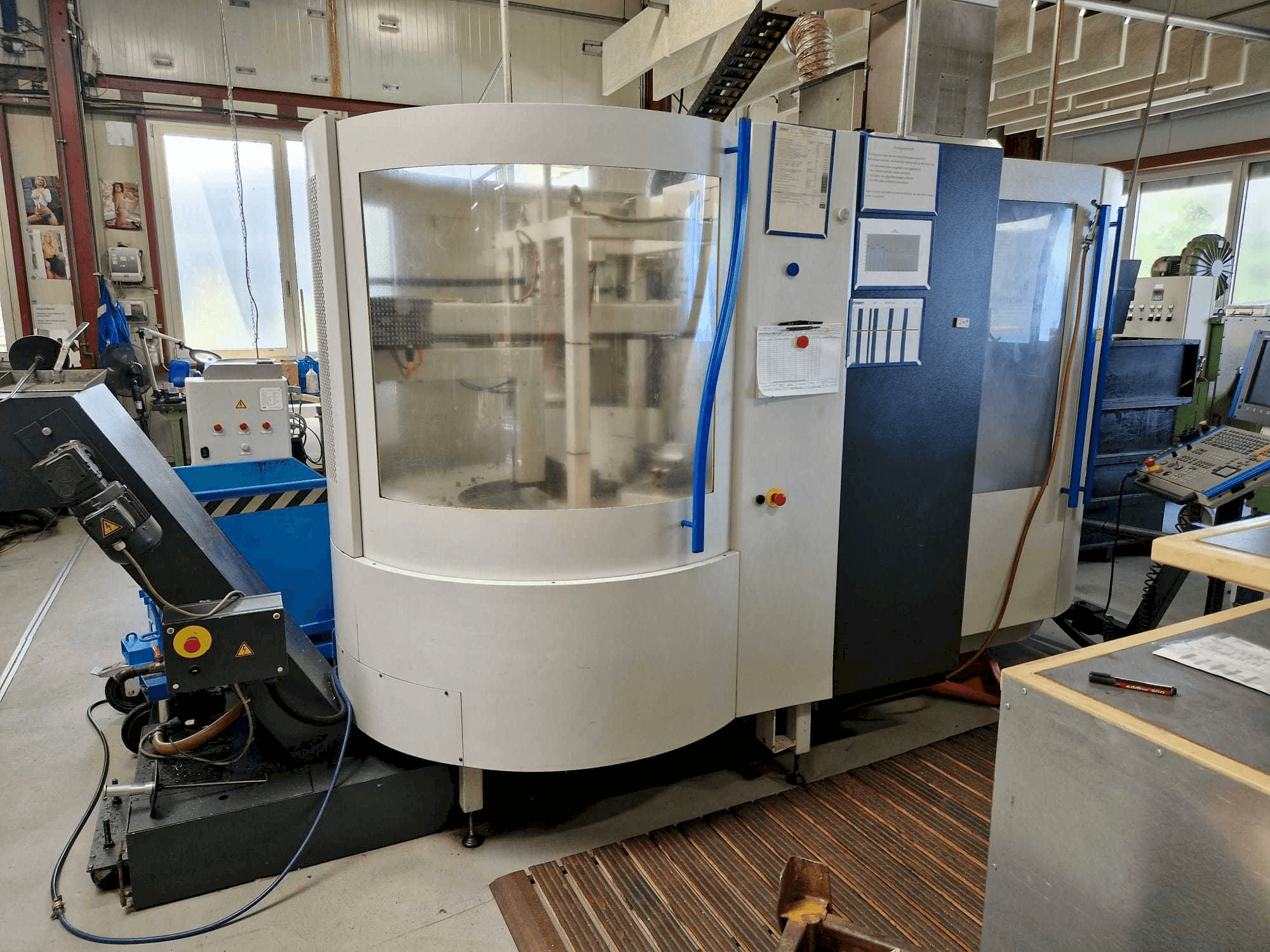 Masina MIKRON UCP600 Vario eestvaade