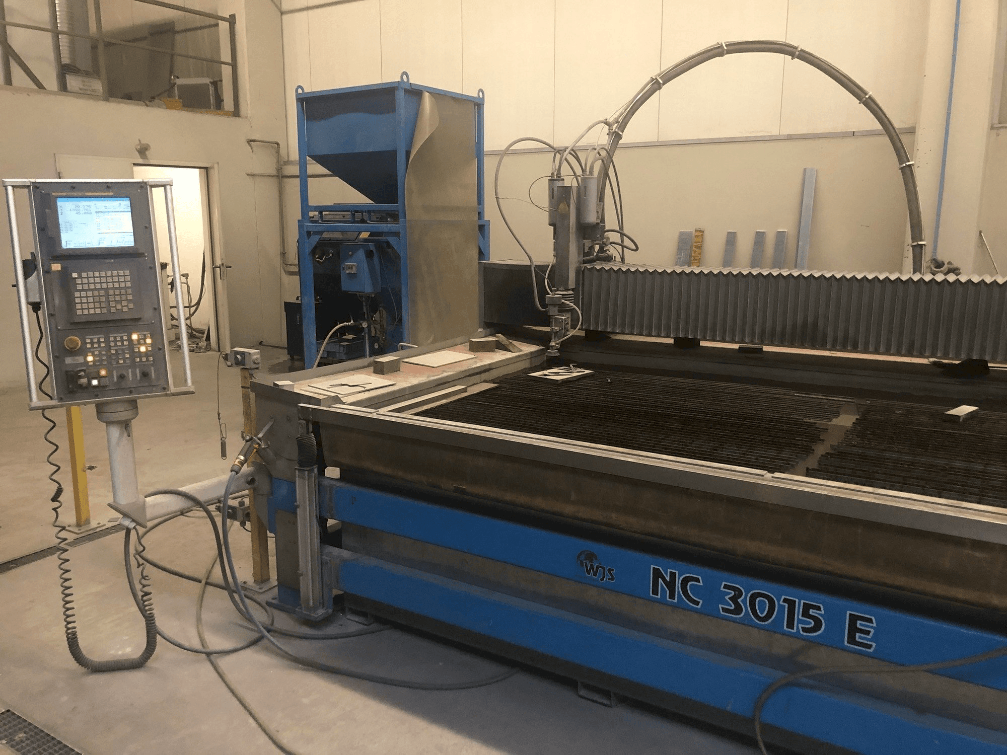 Masina WJS NC 3015 E eestvaade