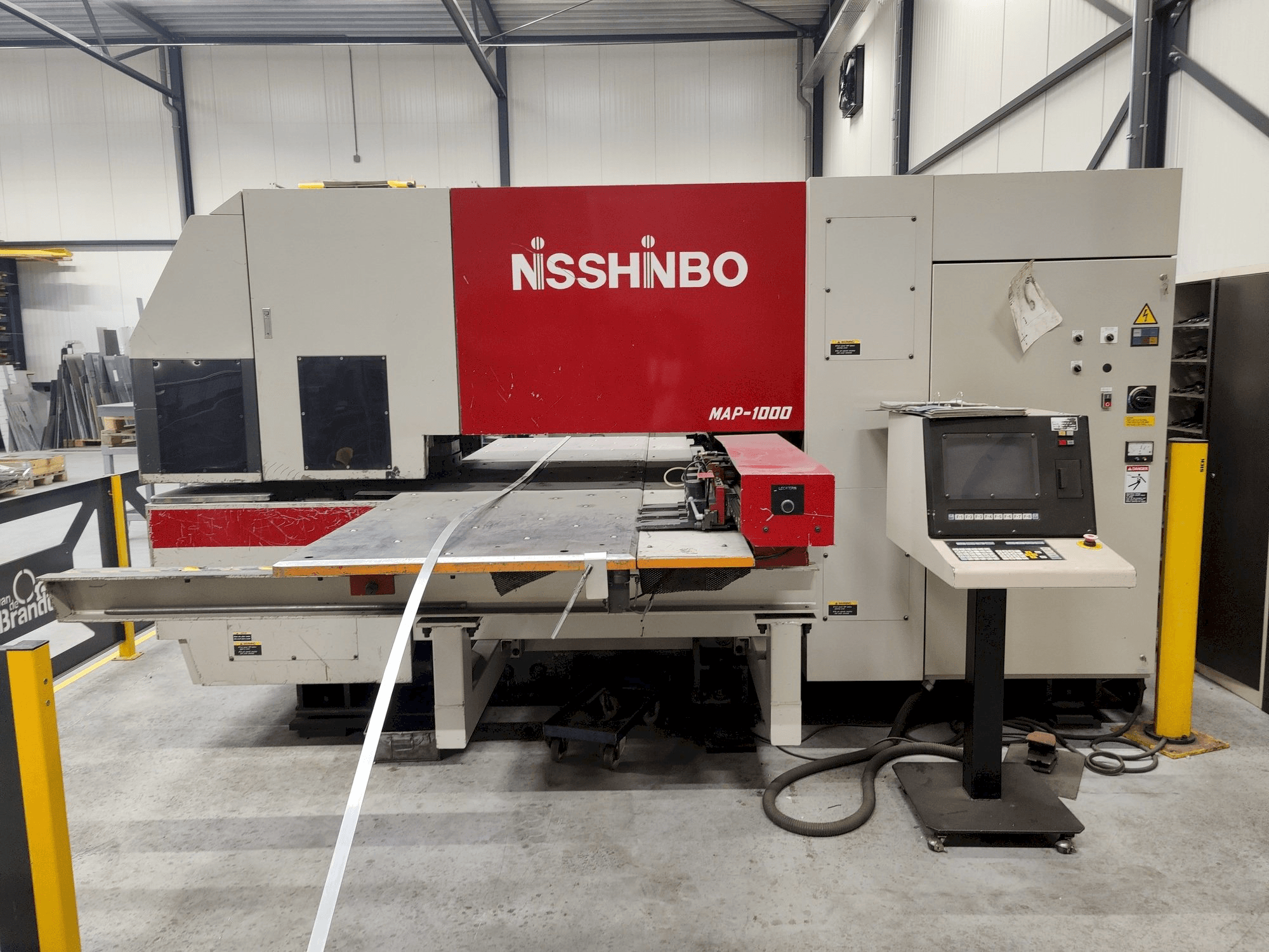 Masina Nisshinbo MAP-1000 eestvaade