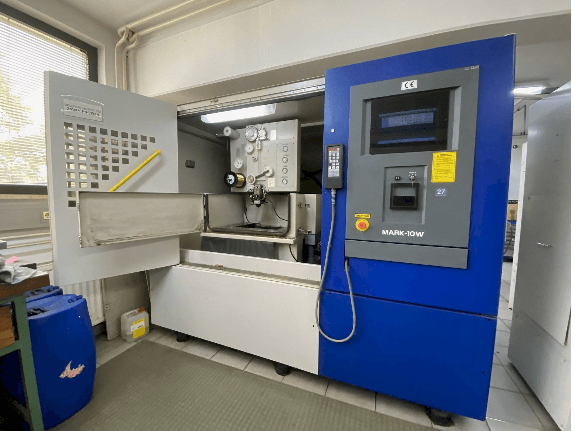 Masina Hitachi 254Y eestvaade