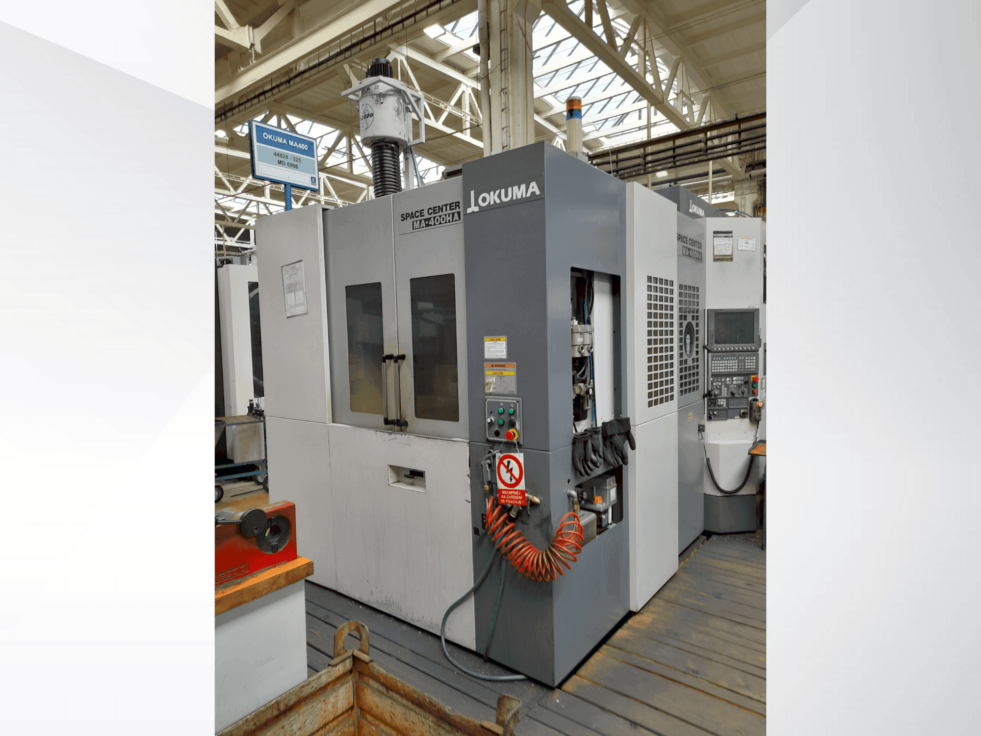 Masina Okuma MA-400HA eestvaade