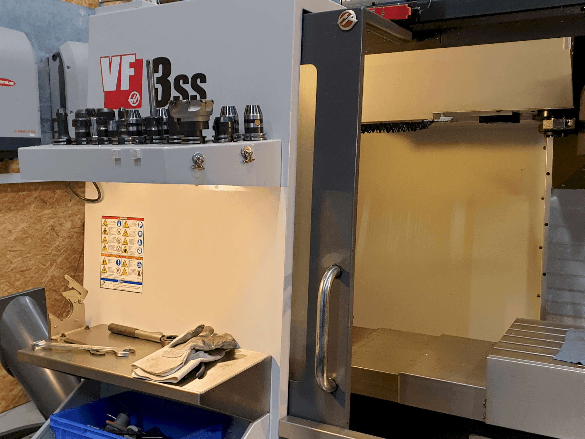 Masina HAAS VF-3SS eestvaade