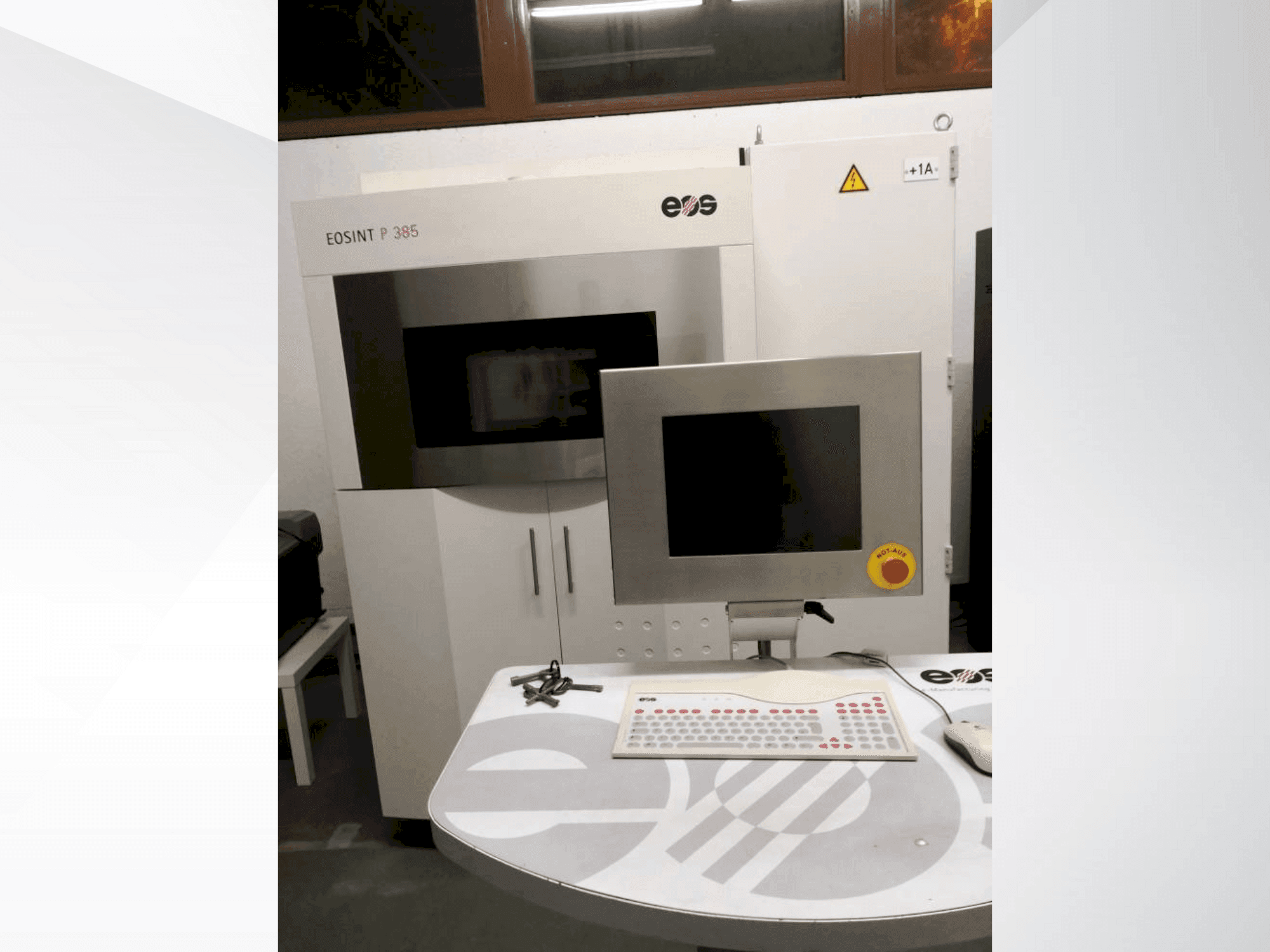 Masina EOS SLS P-385 eestvaade