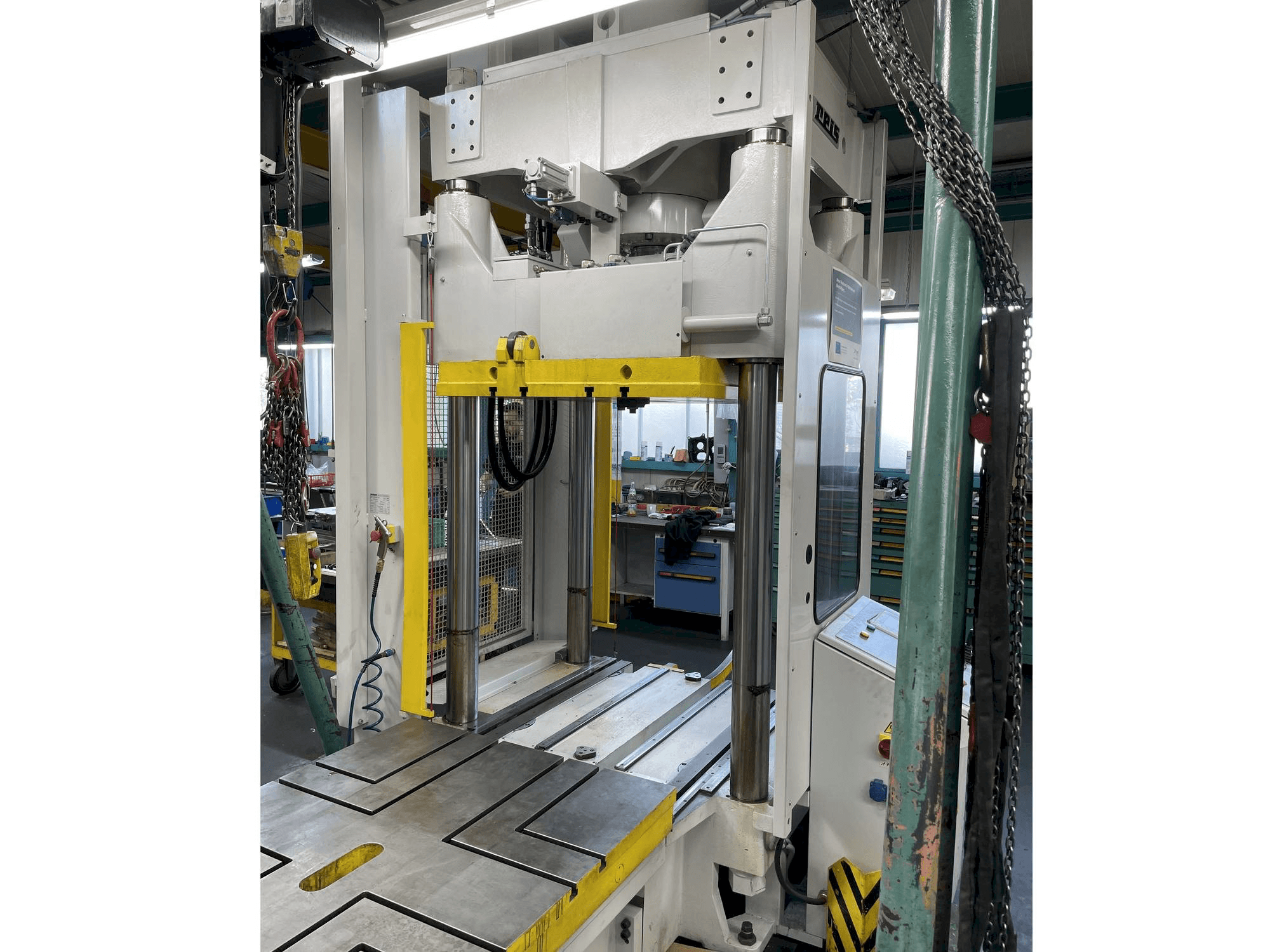 Masina Reis TUS 100 eestvaade