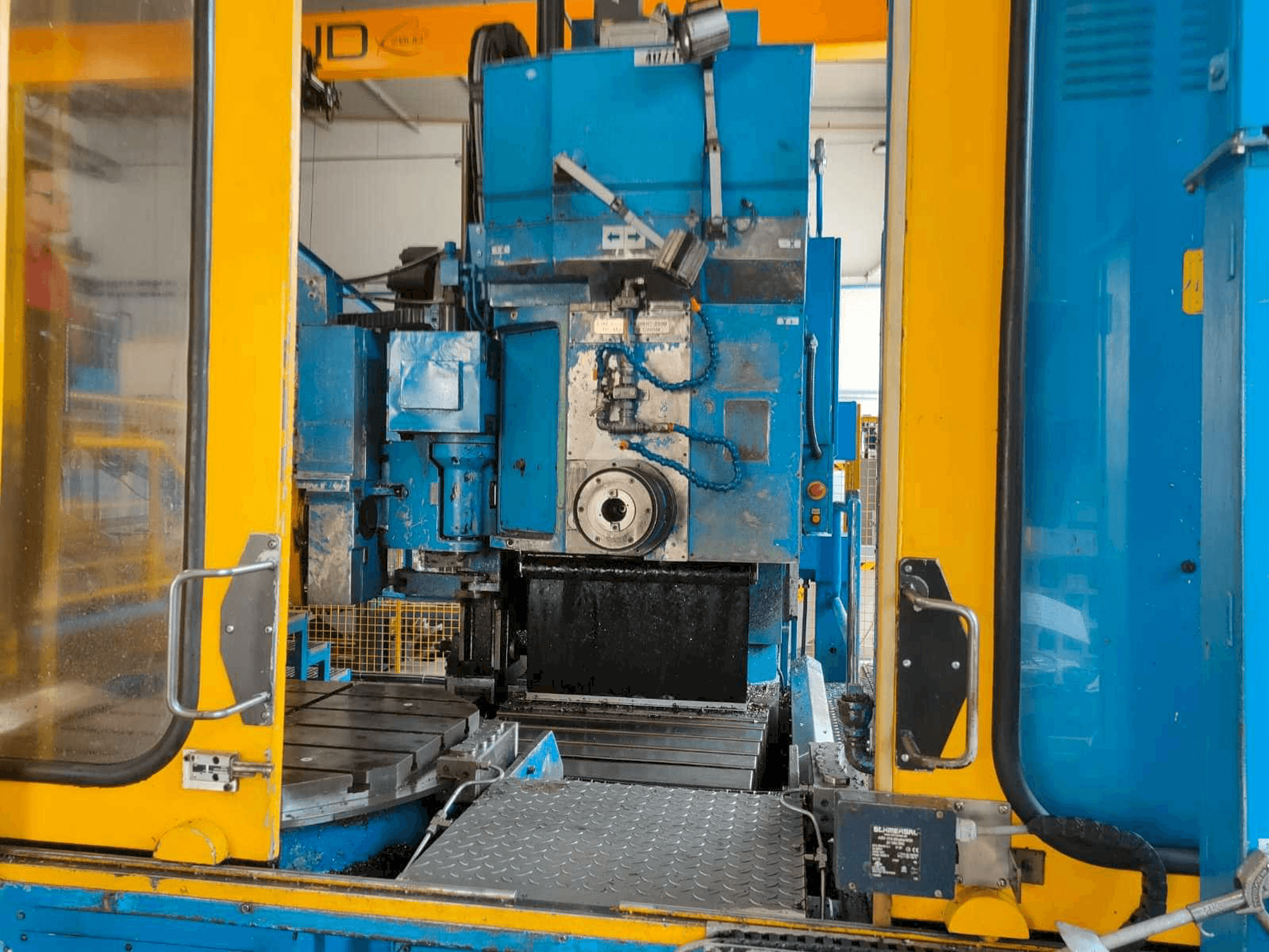 Masina Cincinnati MILACRON 20-HC-2500 eestvaade