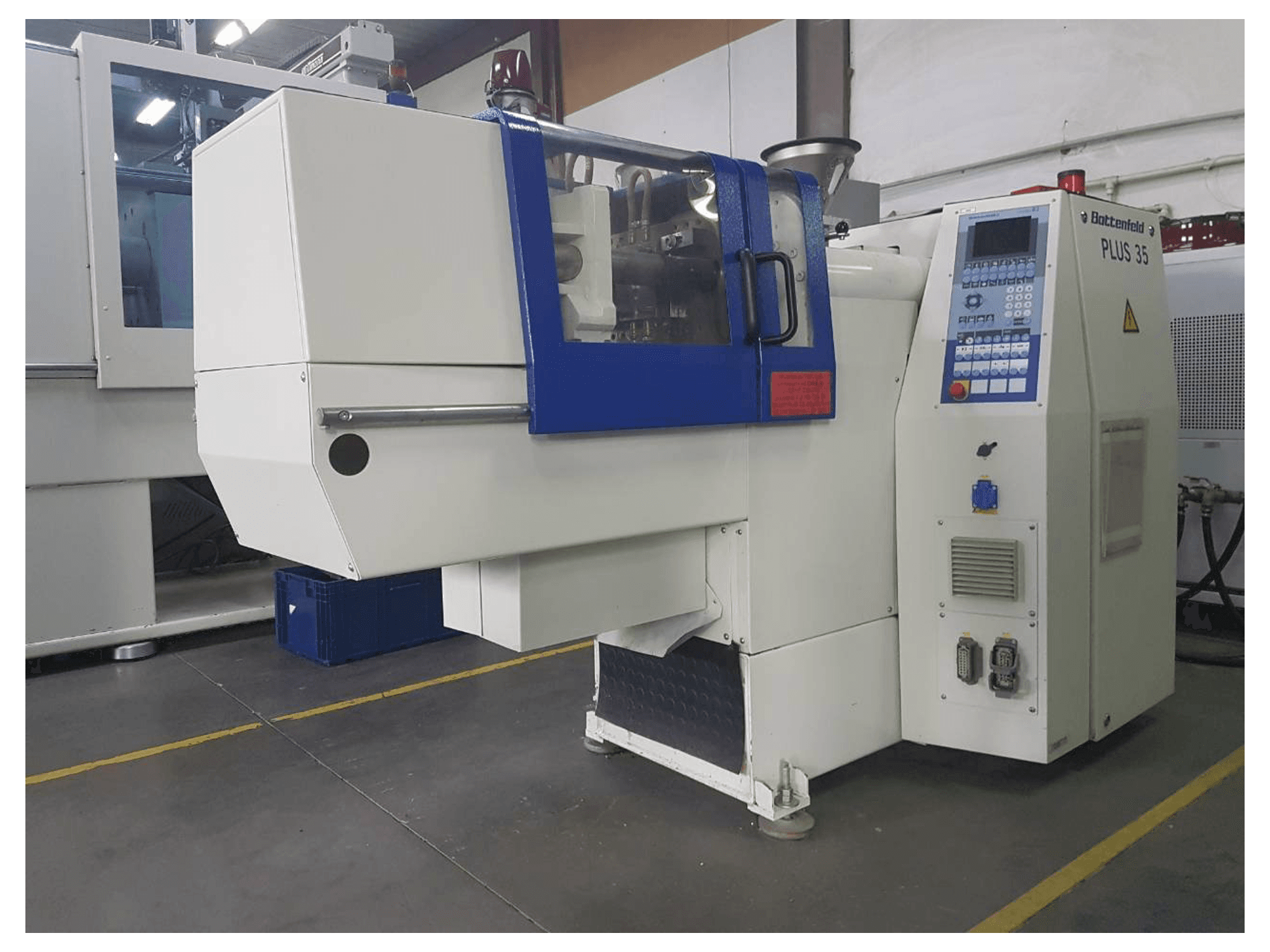 Masina Battenfeld PLUS 35/75 eestvaade