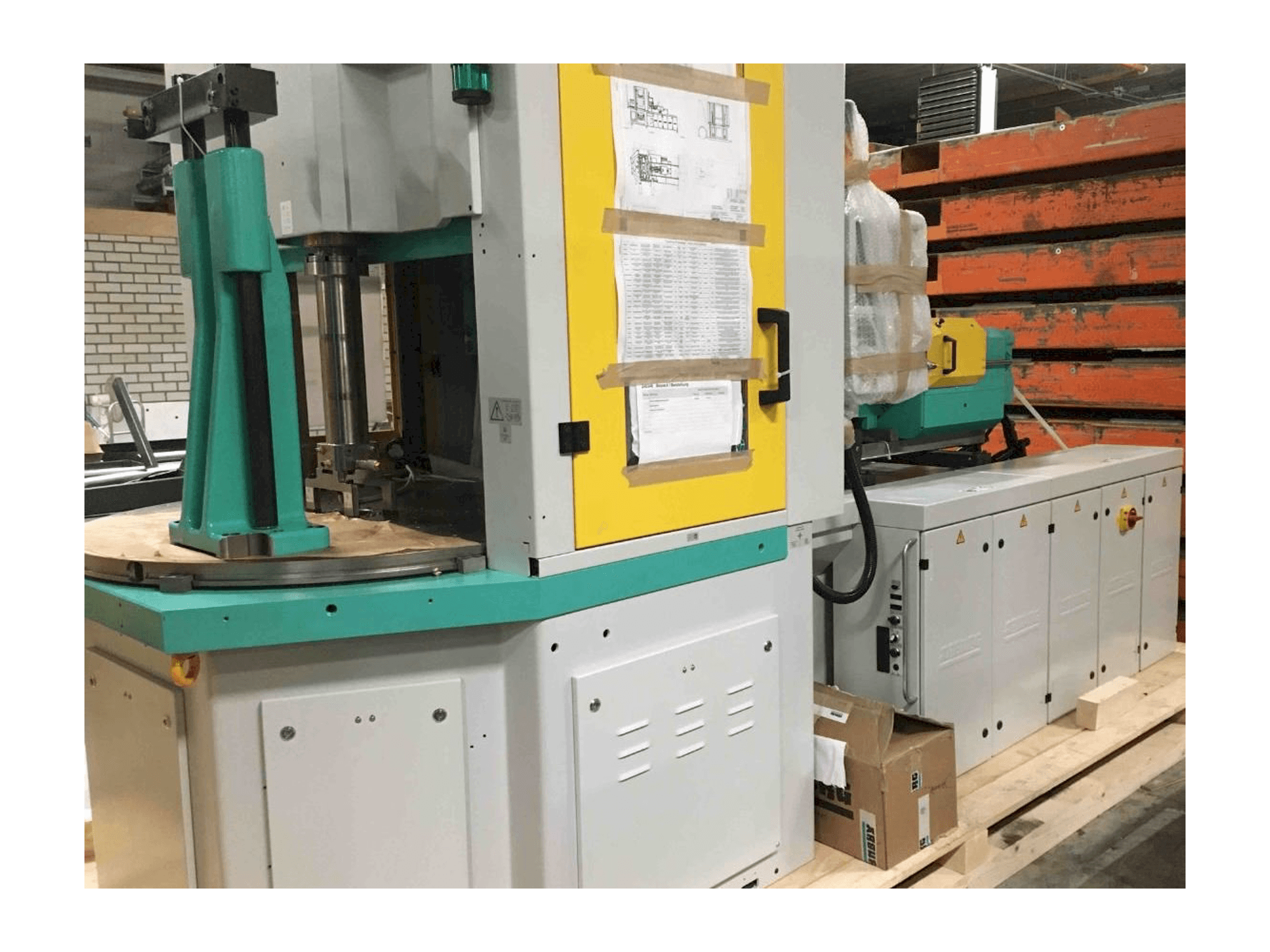 Masina Arburg ALLROUNDER 1200 t 1000 - 400 eestvaade