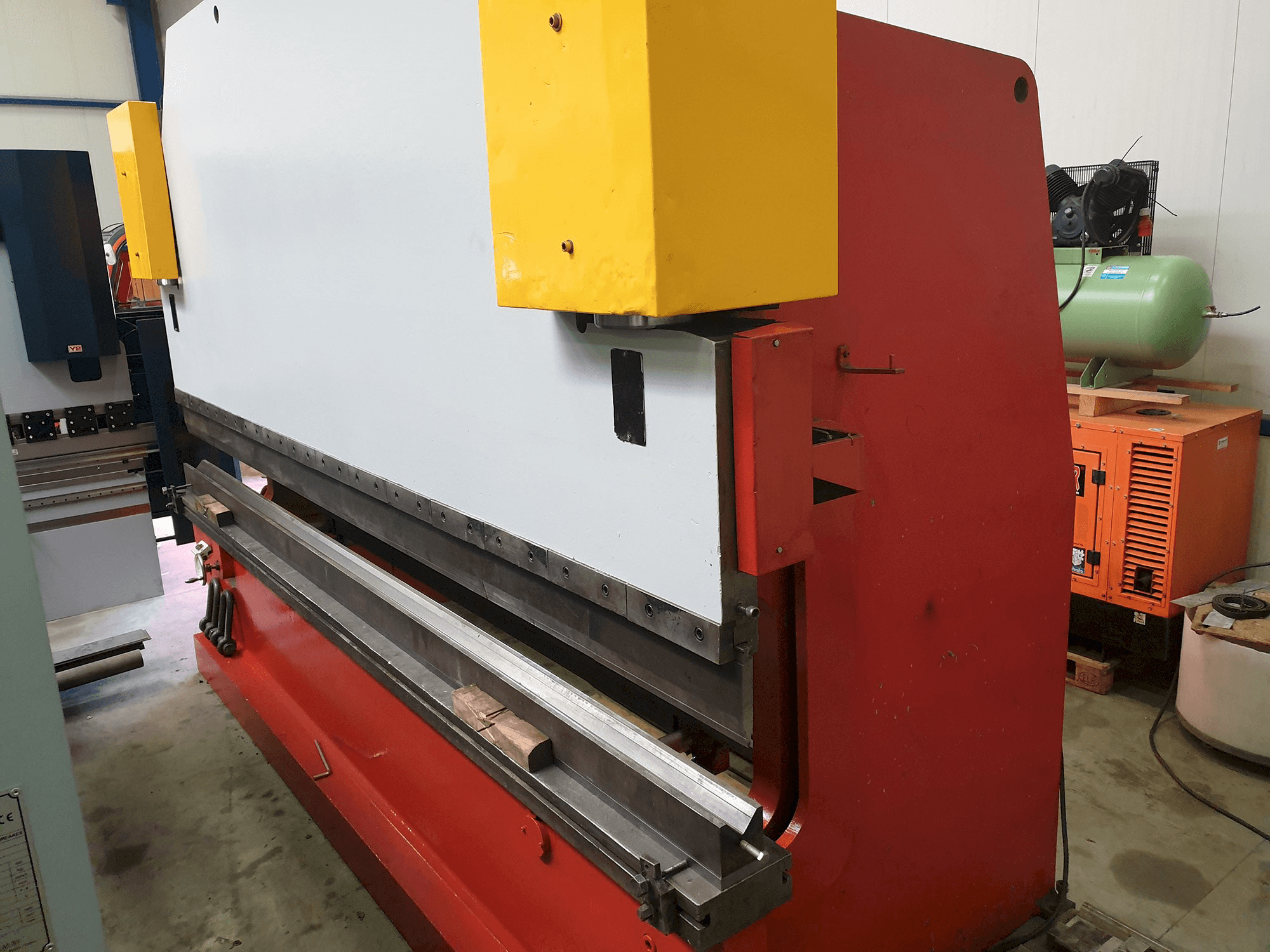 Masinavaade Darley EHP 200 43/37 paremalt